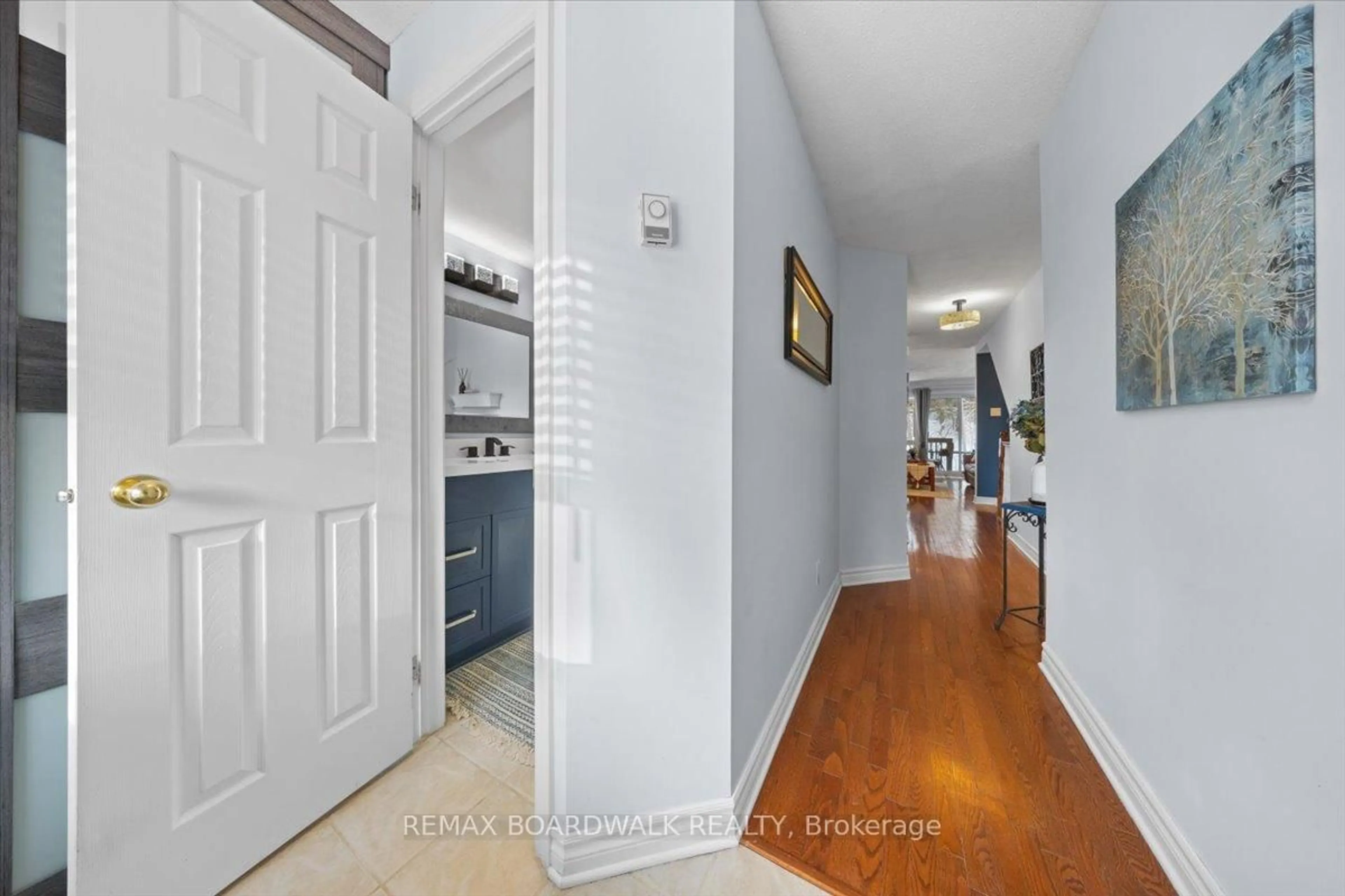 Indoor entryway for 6623 Bilberry Dr #A, Ottawa Ontario K1C 4N5