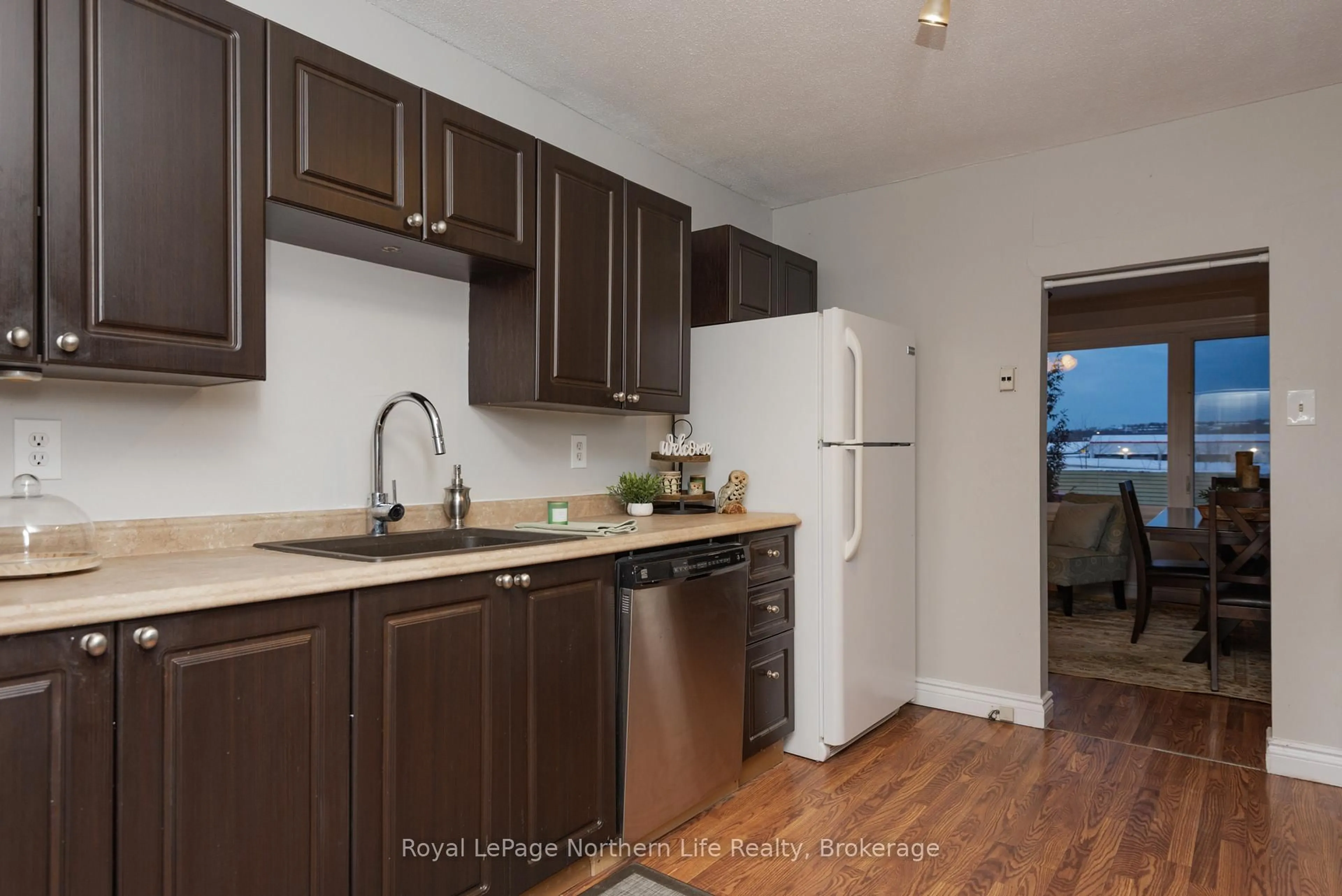 Standard kitchen, wood/laminate floor for 1631 Cholette St, North Bay Ontario P1A 0B2