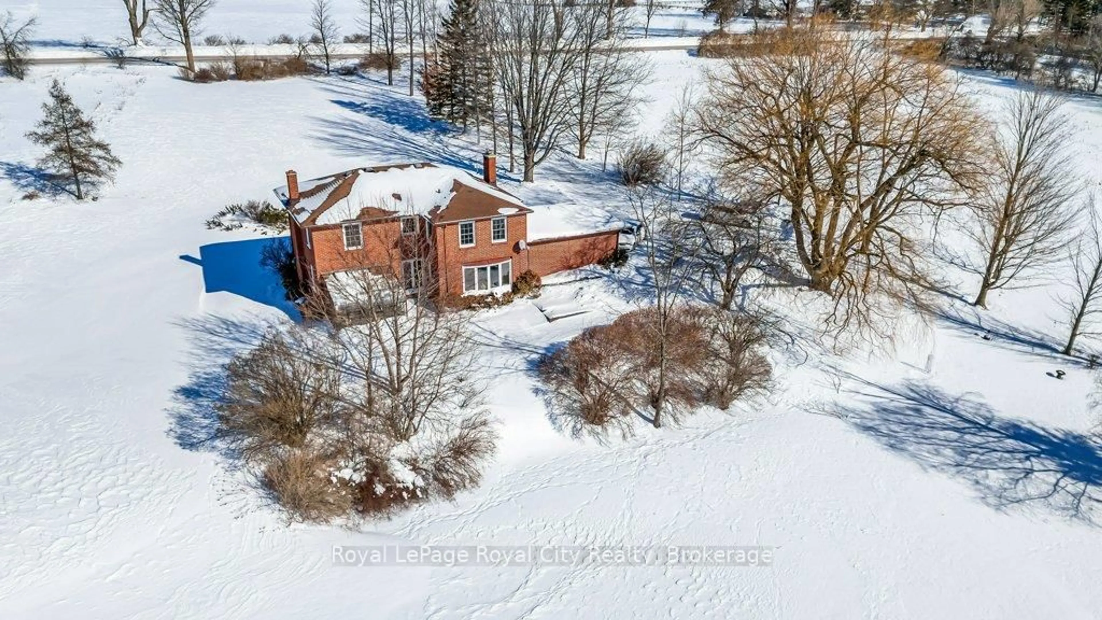 A pic from outside/outdoor area/front of a property/back of a property/a pic from drone, unknown for 5502 Fifth Line, Guelph/Eramosa Ontario N0B 2K0