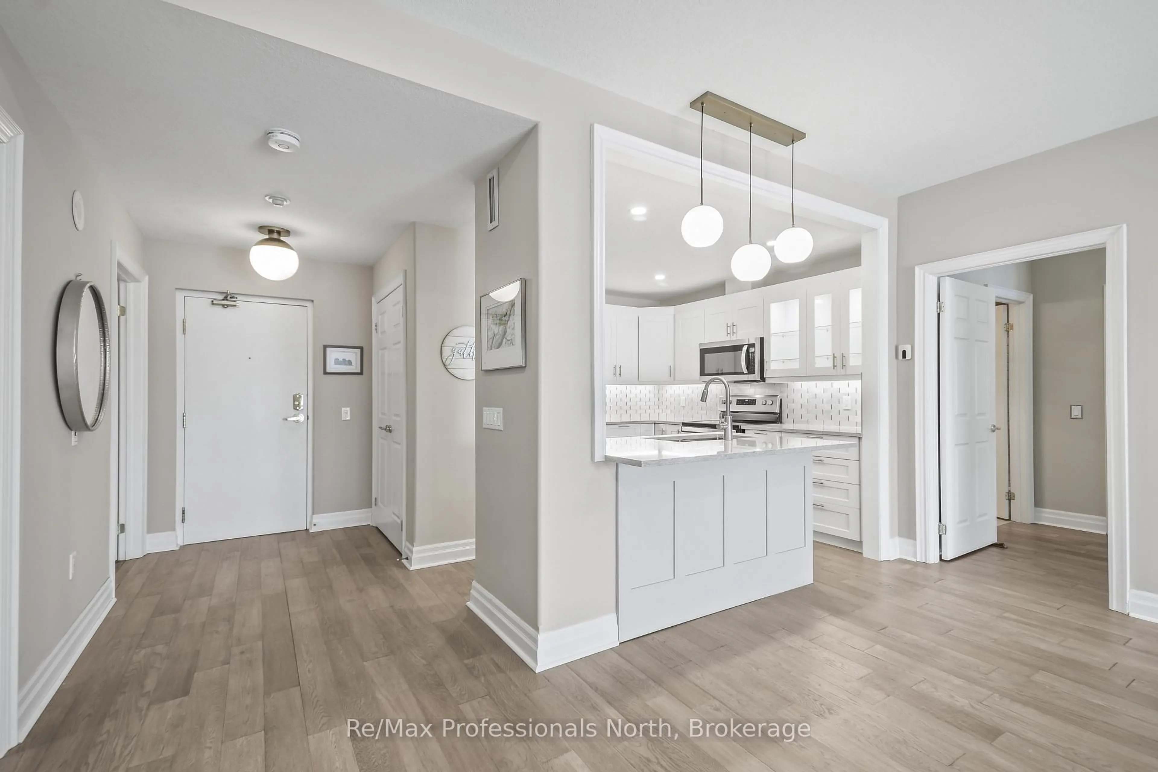 Open concept kitchen, unknown for 110 Steamship Bay Rd #403, Gravenhurst Ontario P1P 1Z9