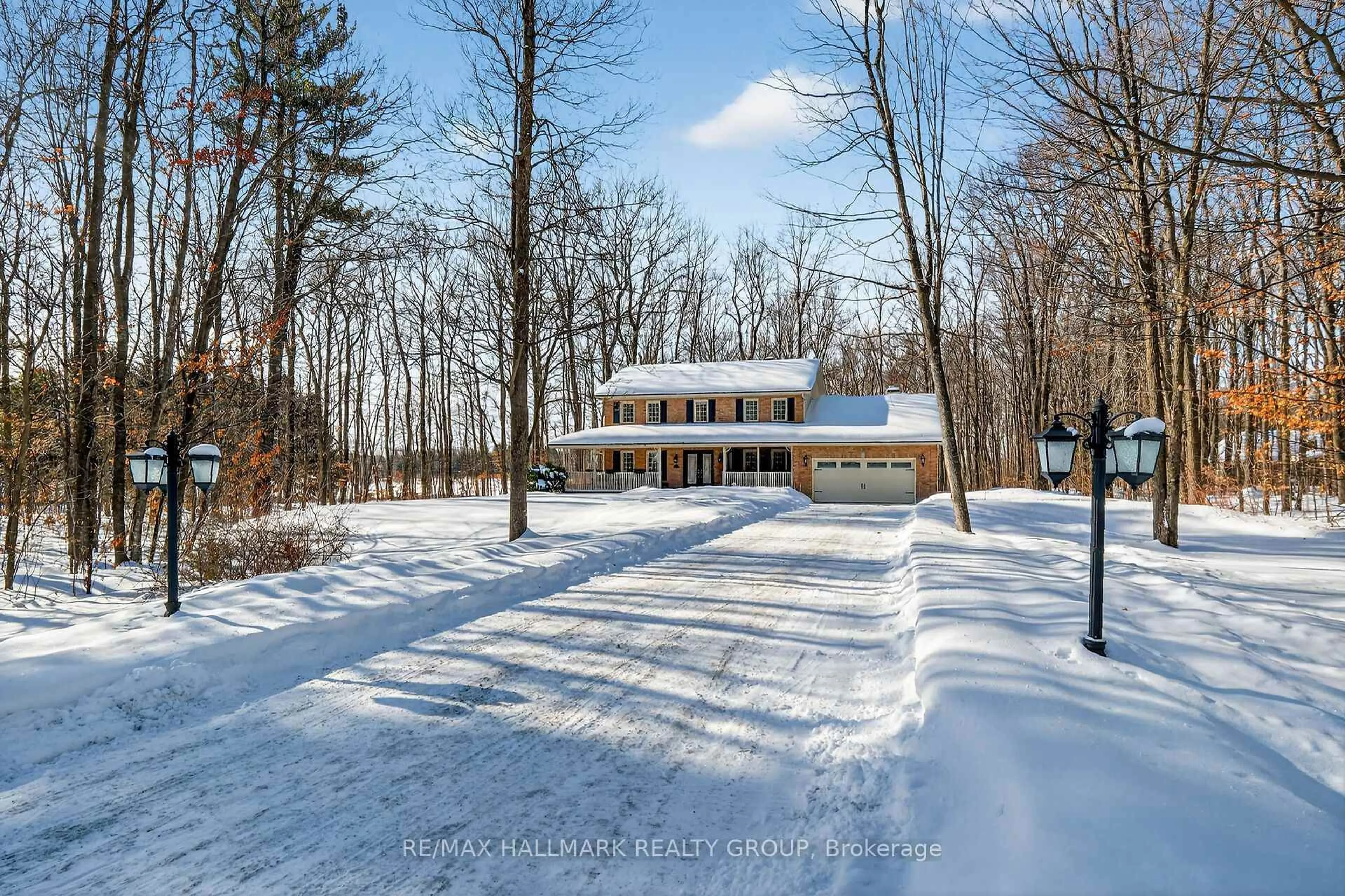 A pic from outside/outdoor area/front of a property/back of a property/a pic from drone, unknown for 1372 Jules Leger Dr, Ottawa Ontario K4C 1E2