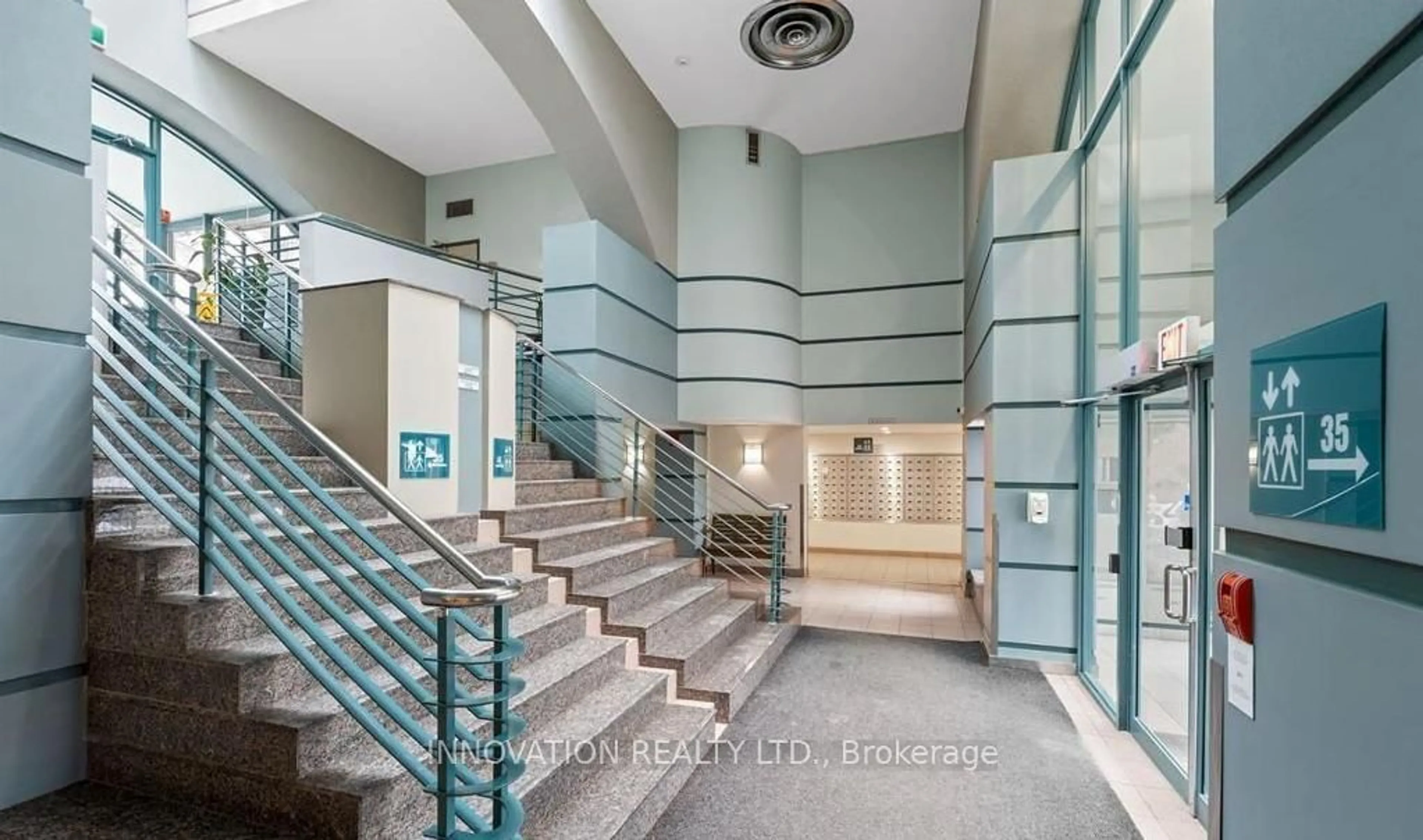 Indoor foyer for 35 Holland Ave #409, Ottawa Ontario K1Y 4S2