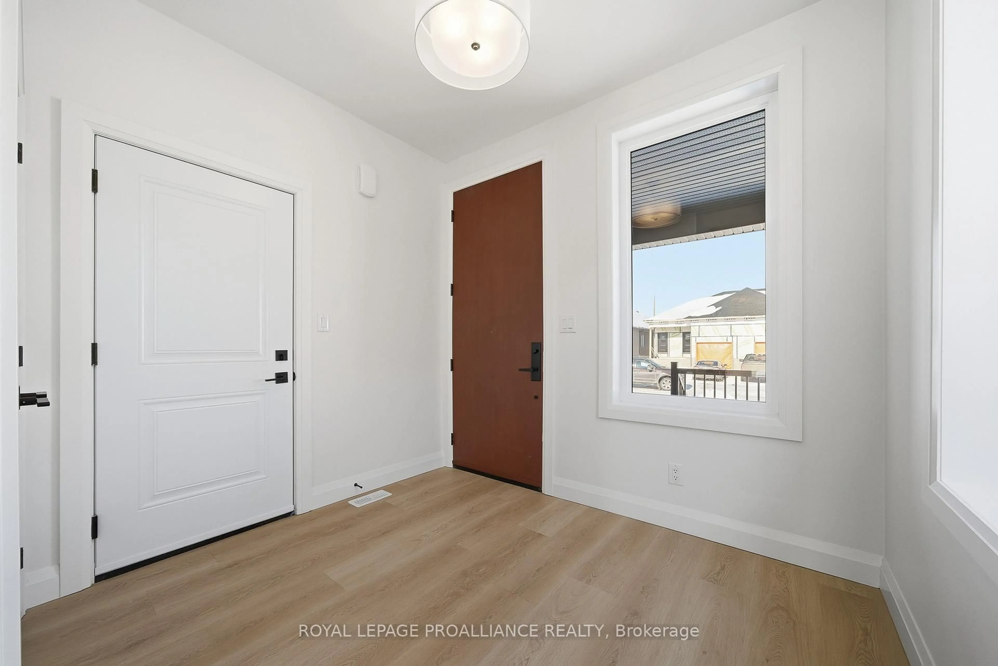 Indoor entryway for 128 Royal Gala Dr, Brighton Ontario K0K 1H0