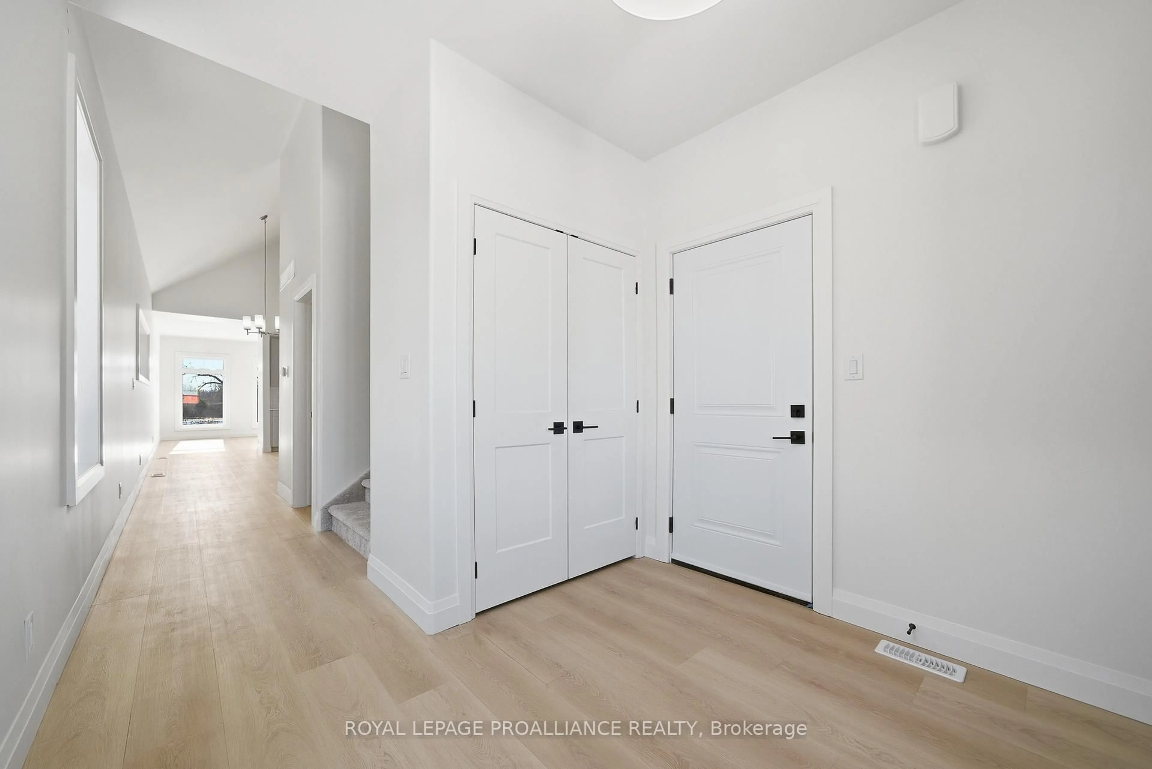 Indoor entryway for 128 Royal Gala Dr, Brighton Ontario K0K 1H0