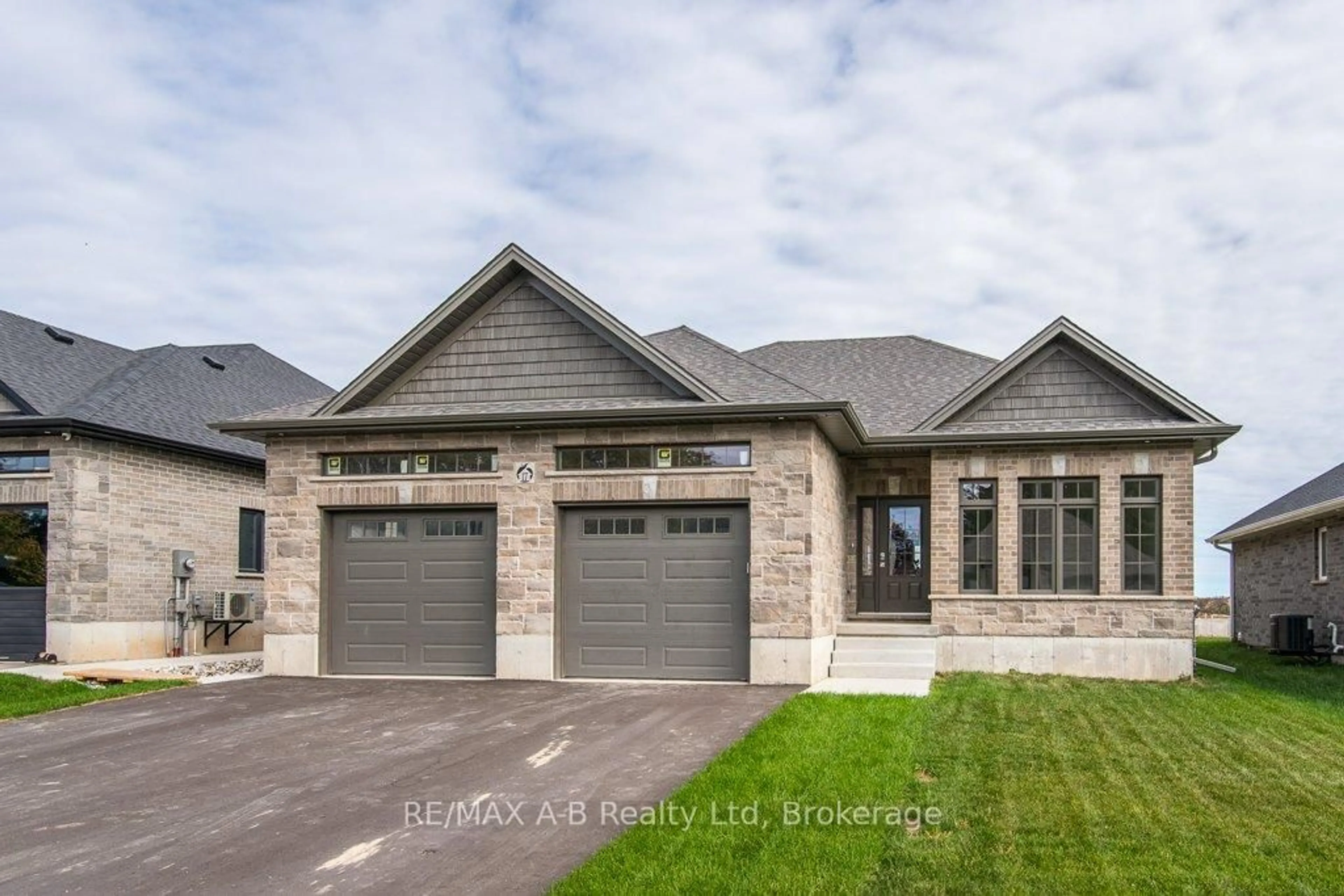 Home with brick exterior material, street for 17 DIAMOND St, East Zorra-Tavistock Ontario N0B 2R0