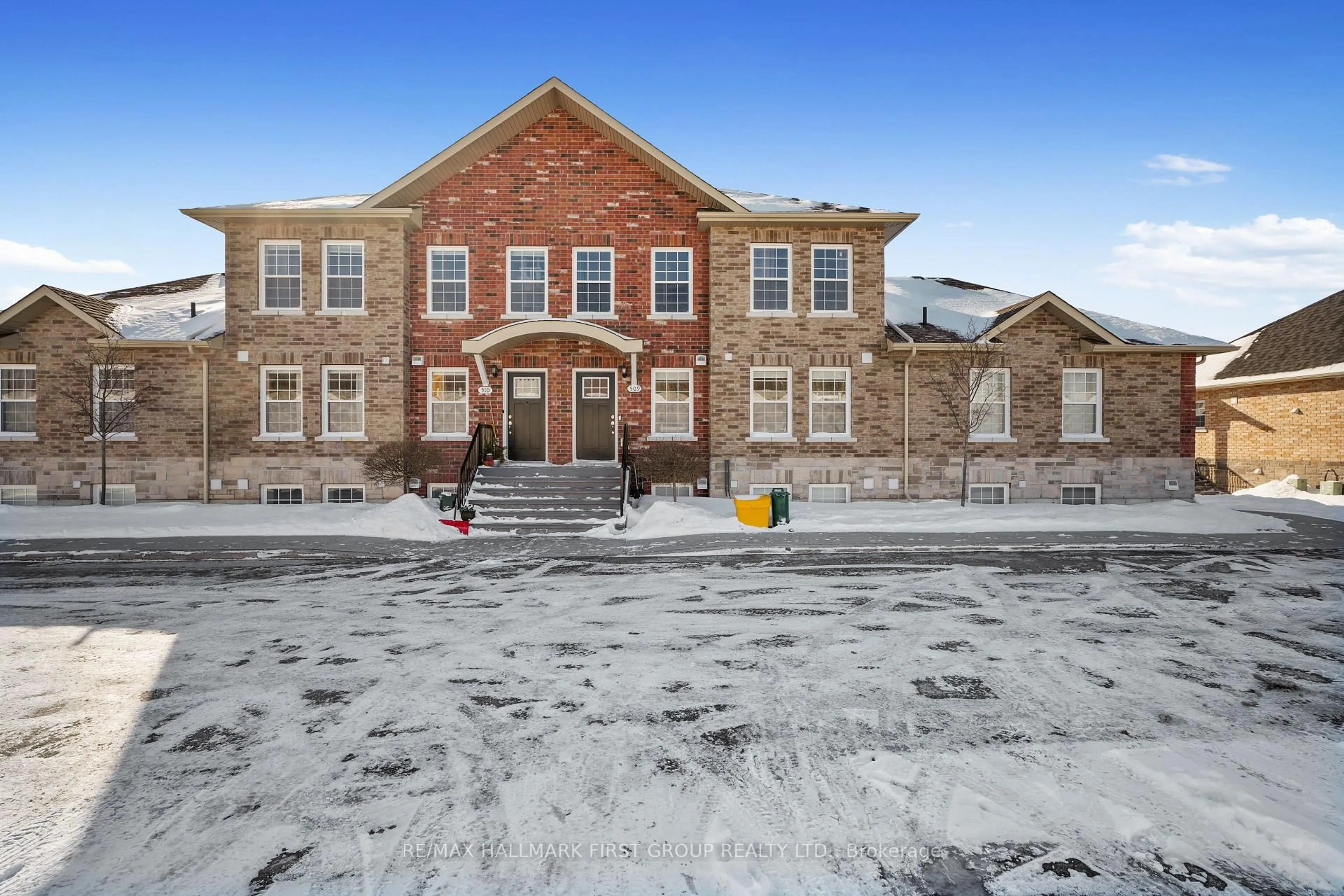 A pic from outside/outdoor area/front of a property/back of a property/a pic from drone, building for 470 Lonsberry Dr #509, Cobourg Ontario K9A 1M6