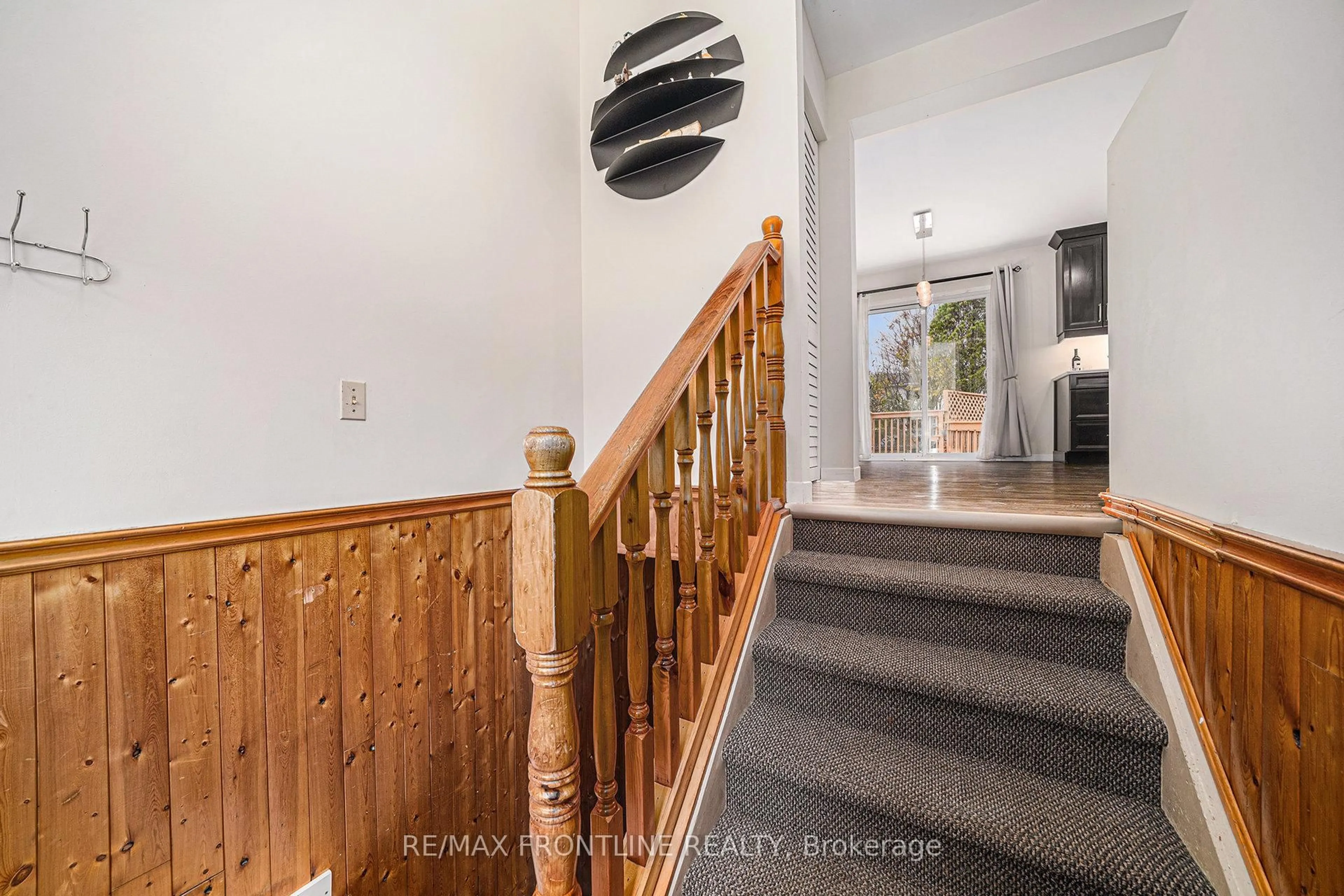 Indoor foyer for 12 Morgan Ave, Perth Ontario K7H 3G4