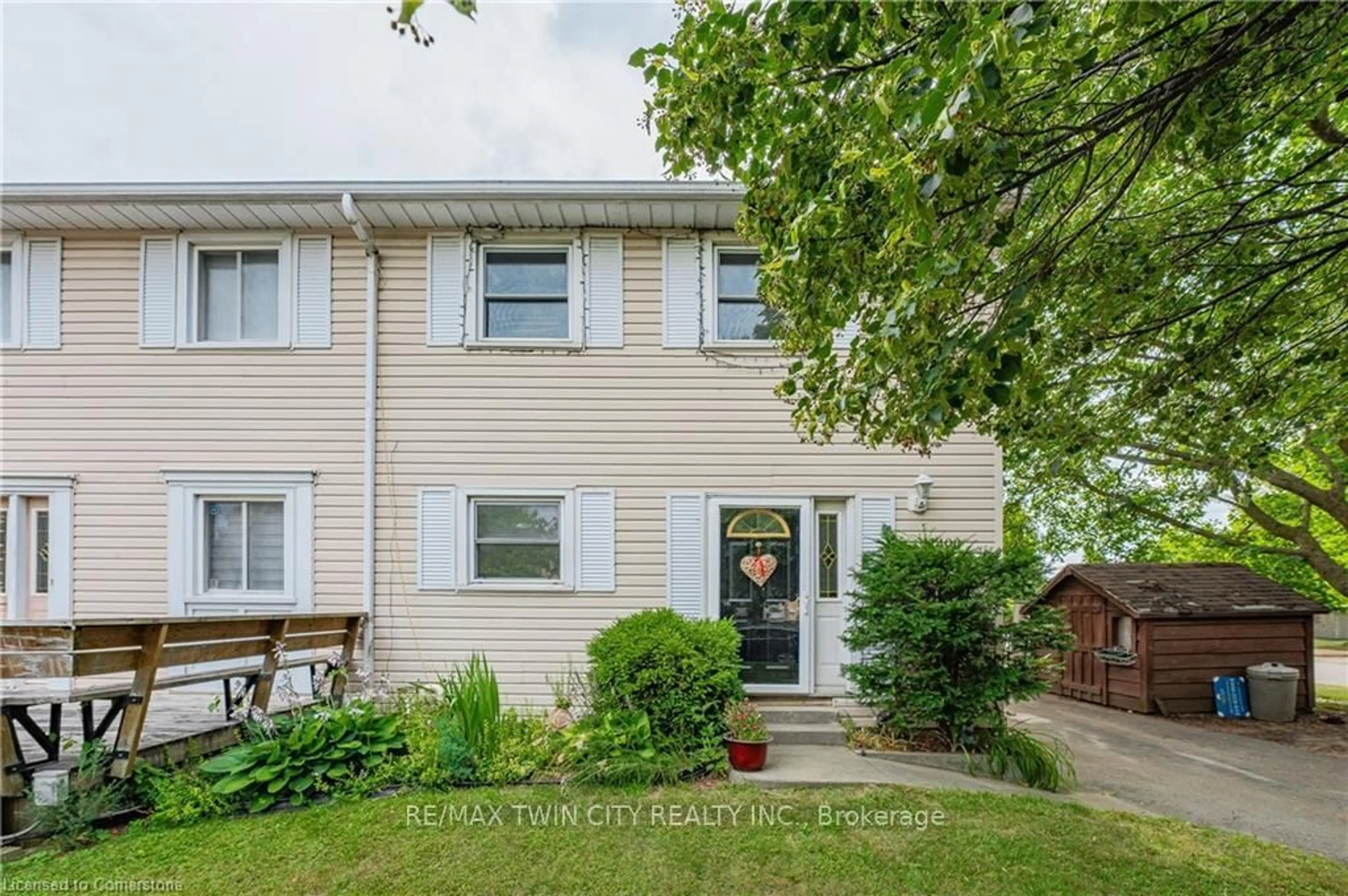 Home with vinyl exterior material, street for 1400 Wildren Pl, Cambridge Ontario N3H 5A9