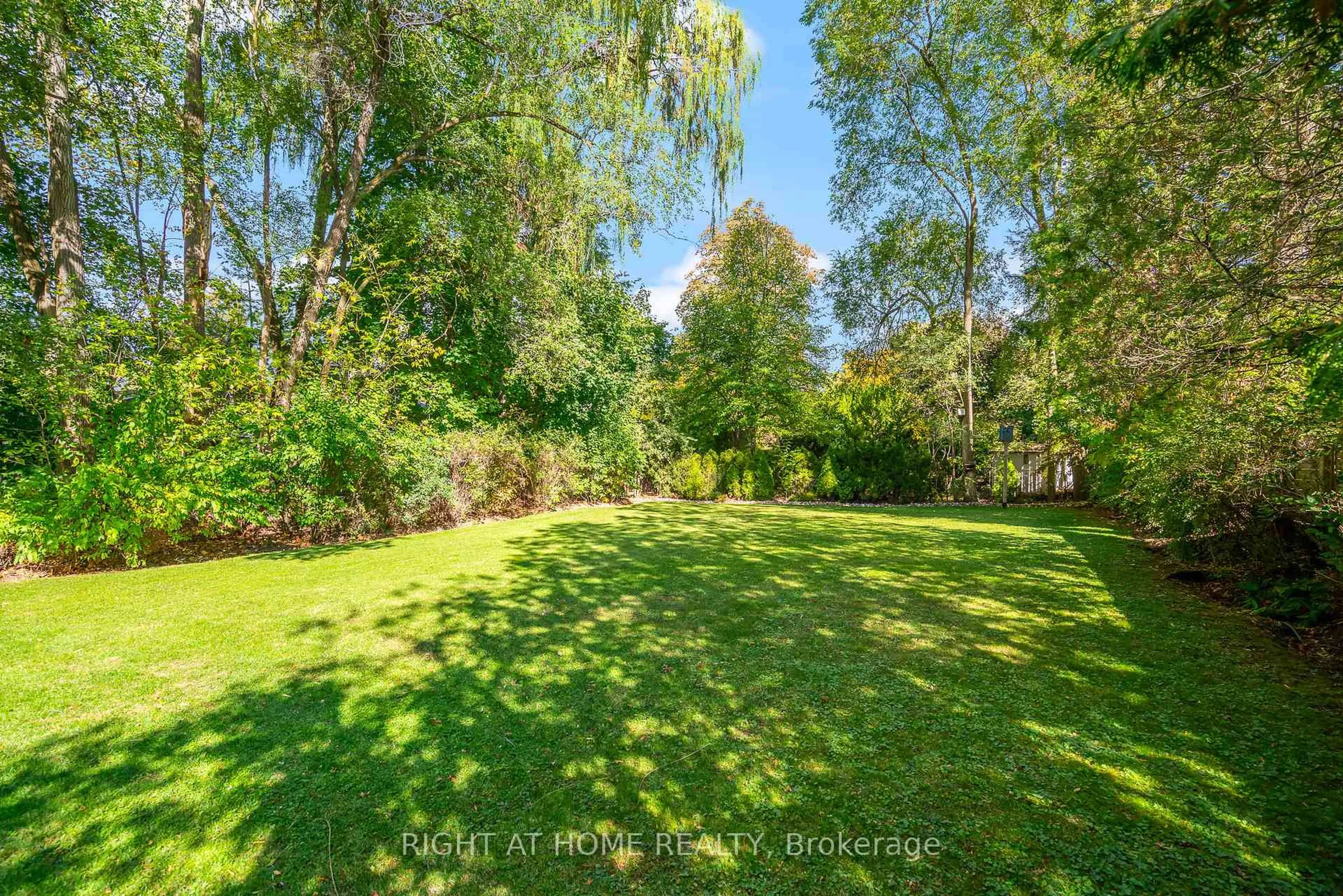 A pic from outside/outdoor area/front of a property/back of a property/a pic from drone, forest/trees view for 225 Anne St, Niagara-on-the-Lake Ontario L0S 1J0