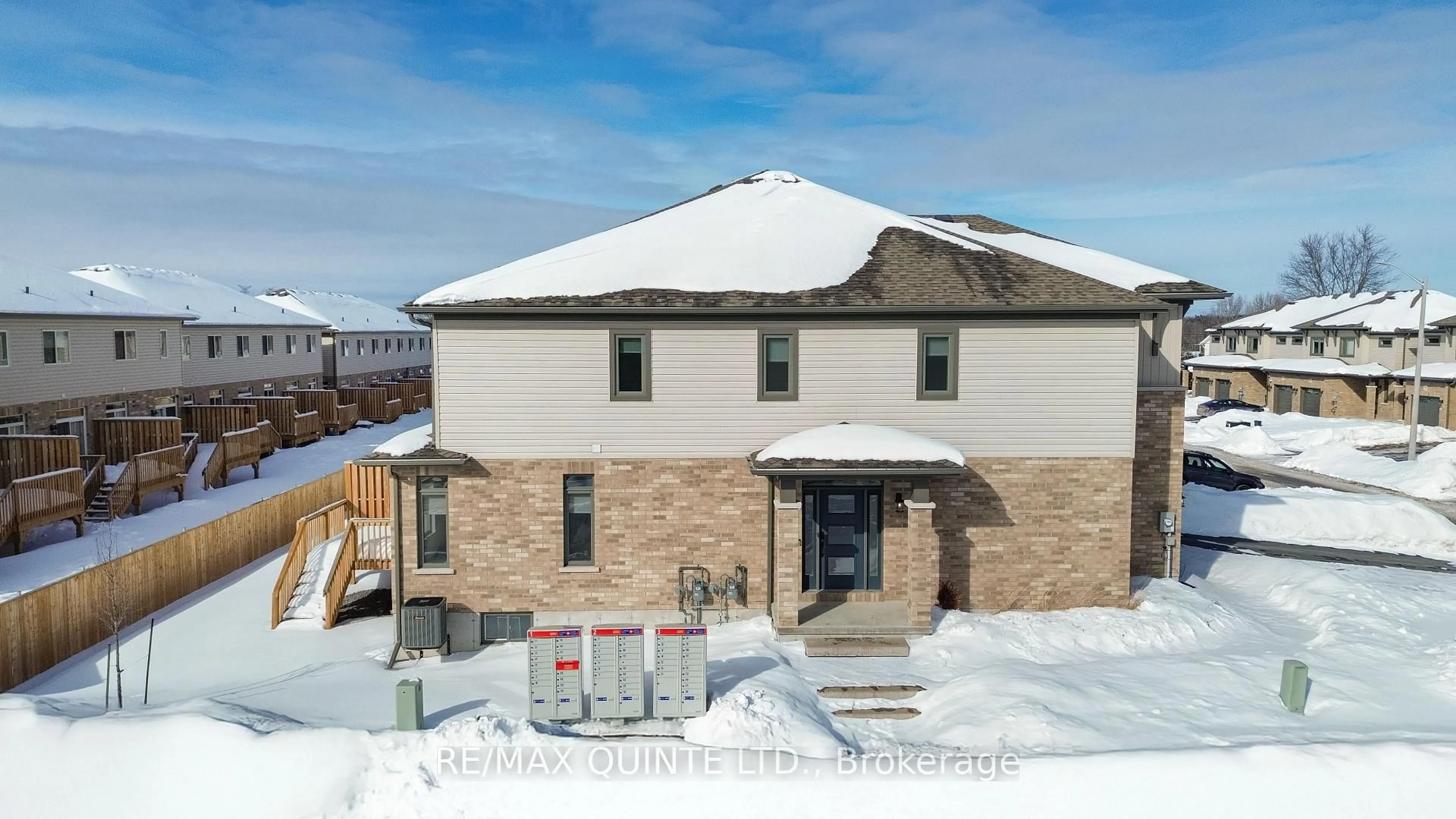 A pic from outside/outdoor area/front of a property/back of a property/a pic from drone, unknown for 1 Miramichi St, Belleville Ontario K8N 0T3