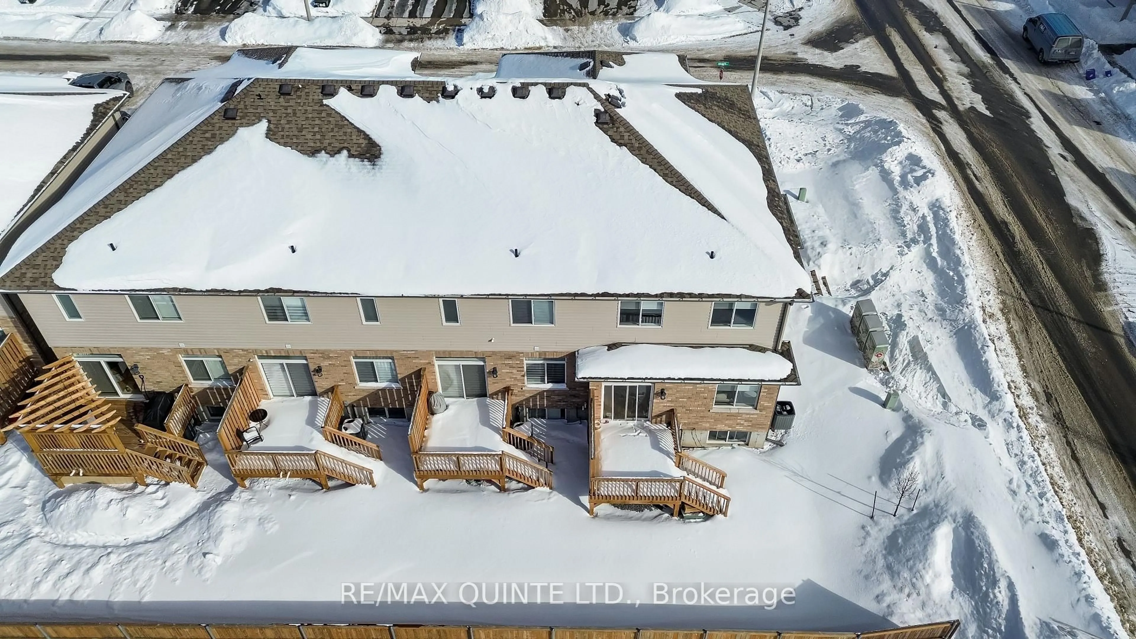 A pic from outside/outdoor area/front of a property/back of a property/a pic from drone, unknown for 1 Miramichi St, Belleville Ontario K8N 0T3