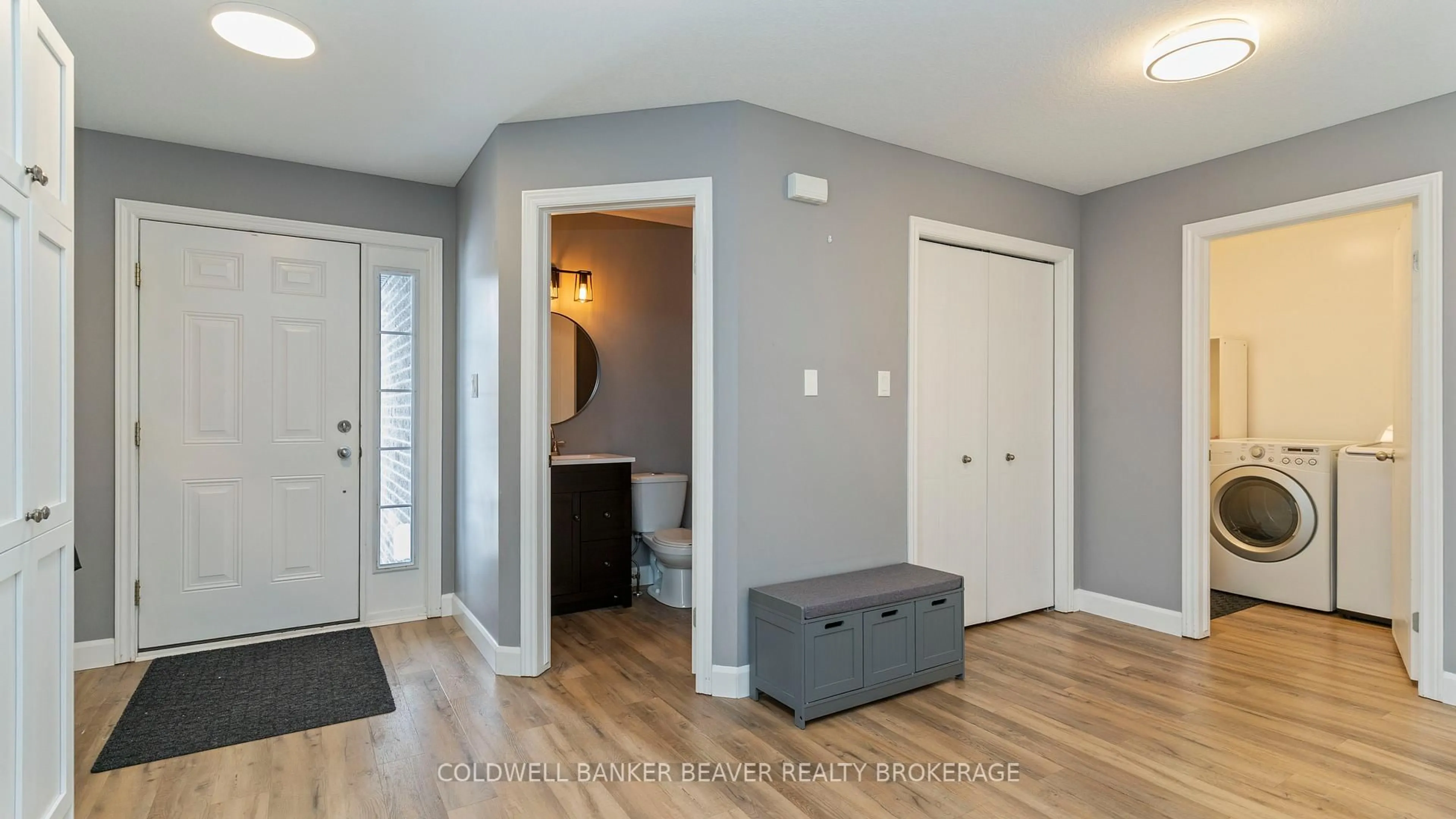 Indoor entryway for 3234 Meadowgate Blvd, London South Ontario N6M 0B7