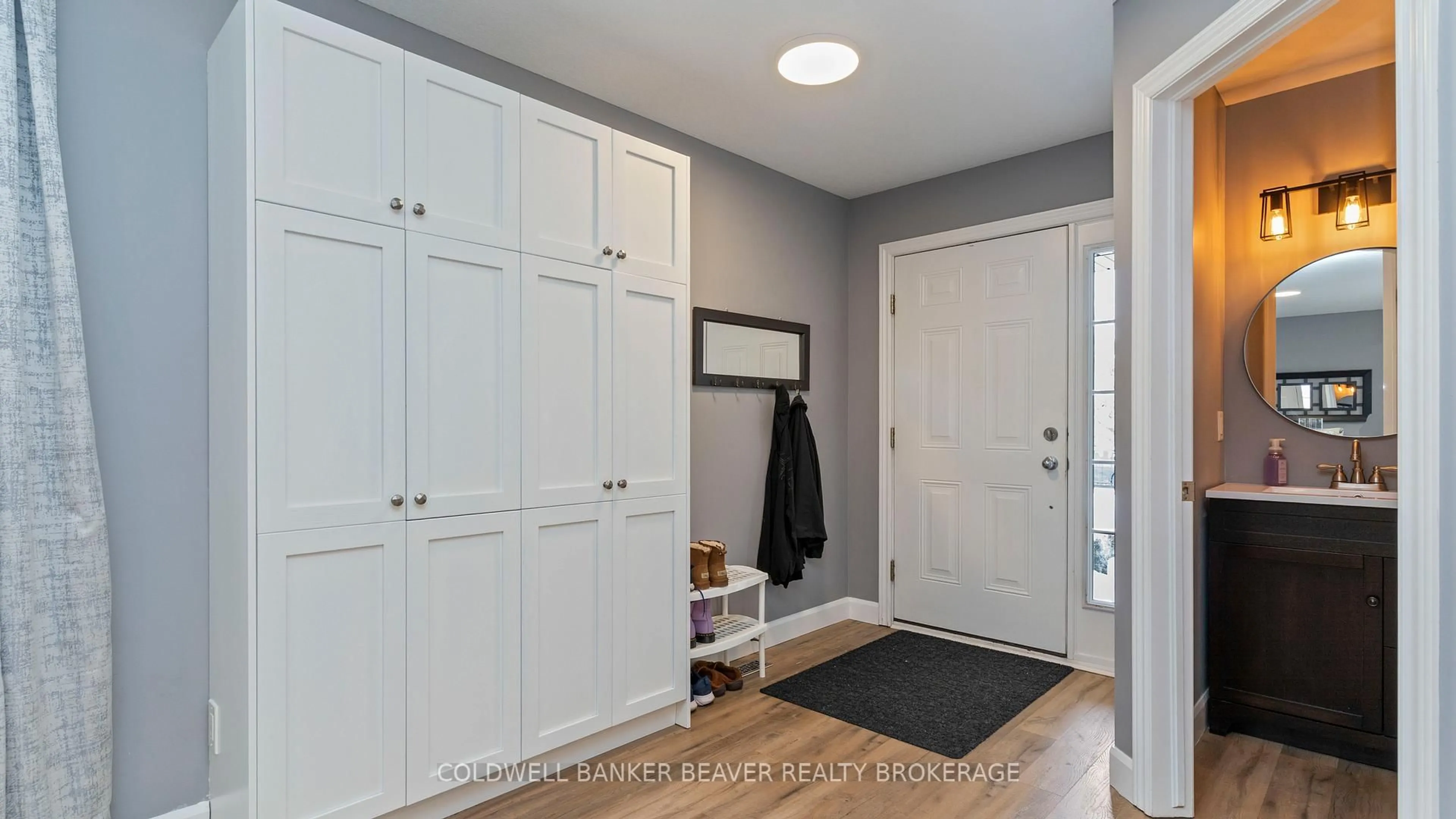 Indoor entryway for 3234 Meadowgate Blvd, London South Ontario N6M 0B7