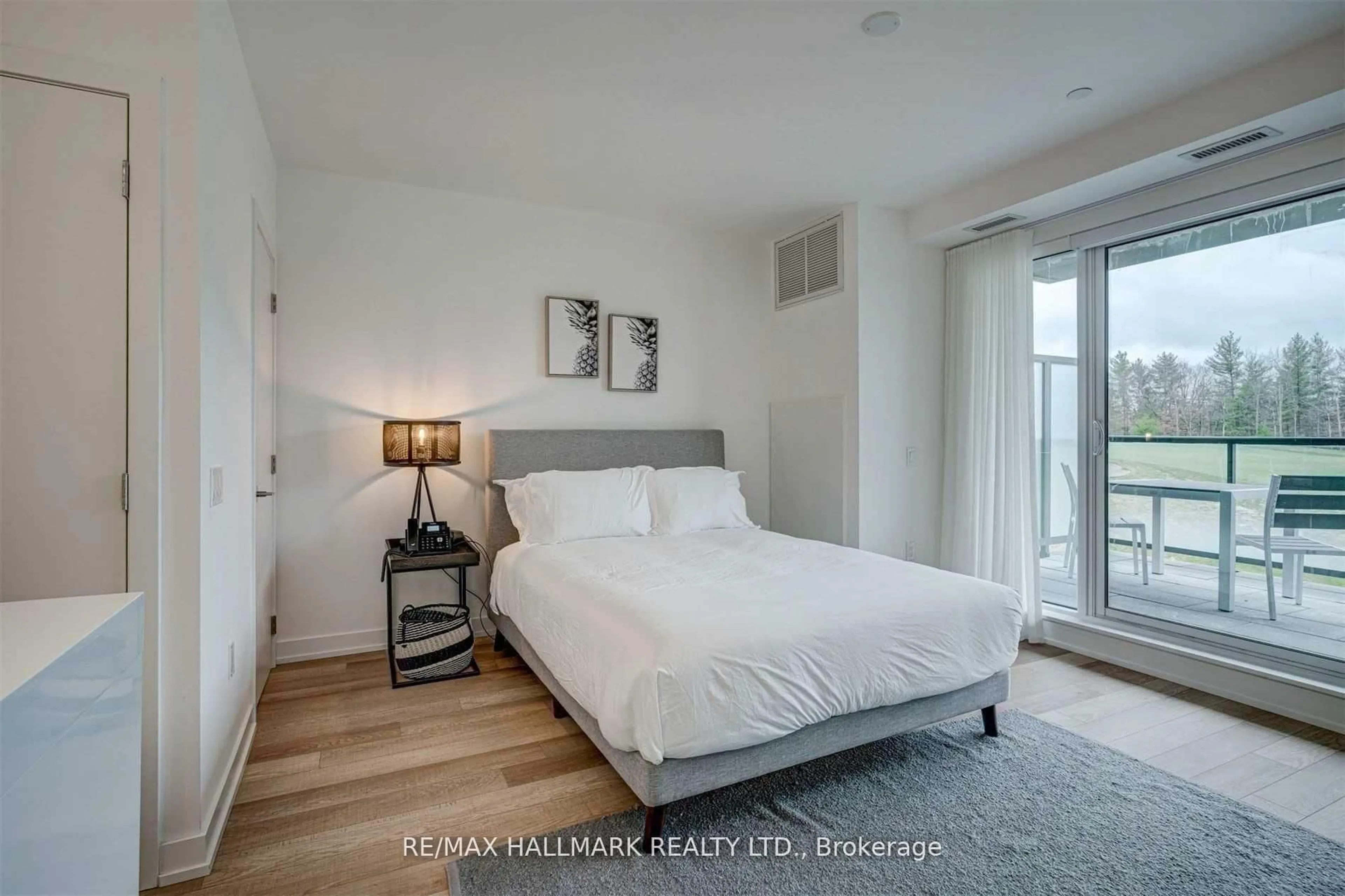 Bedroom with bed, wood/laminate floor for 120 Carrick Tr #207, Gravenhurst Ontario P1P 1T9