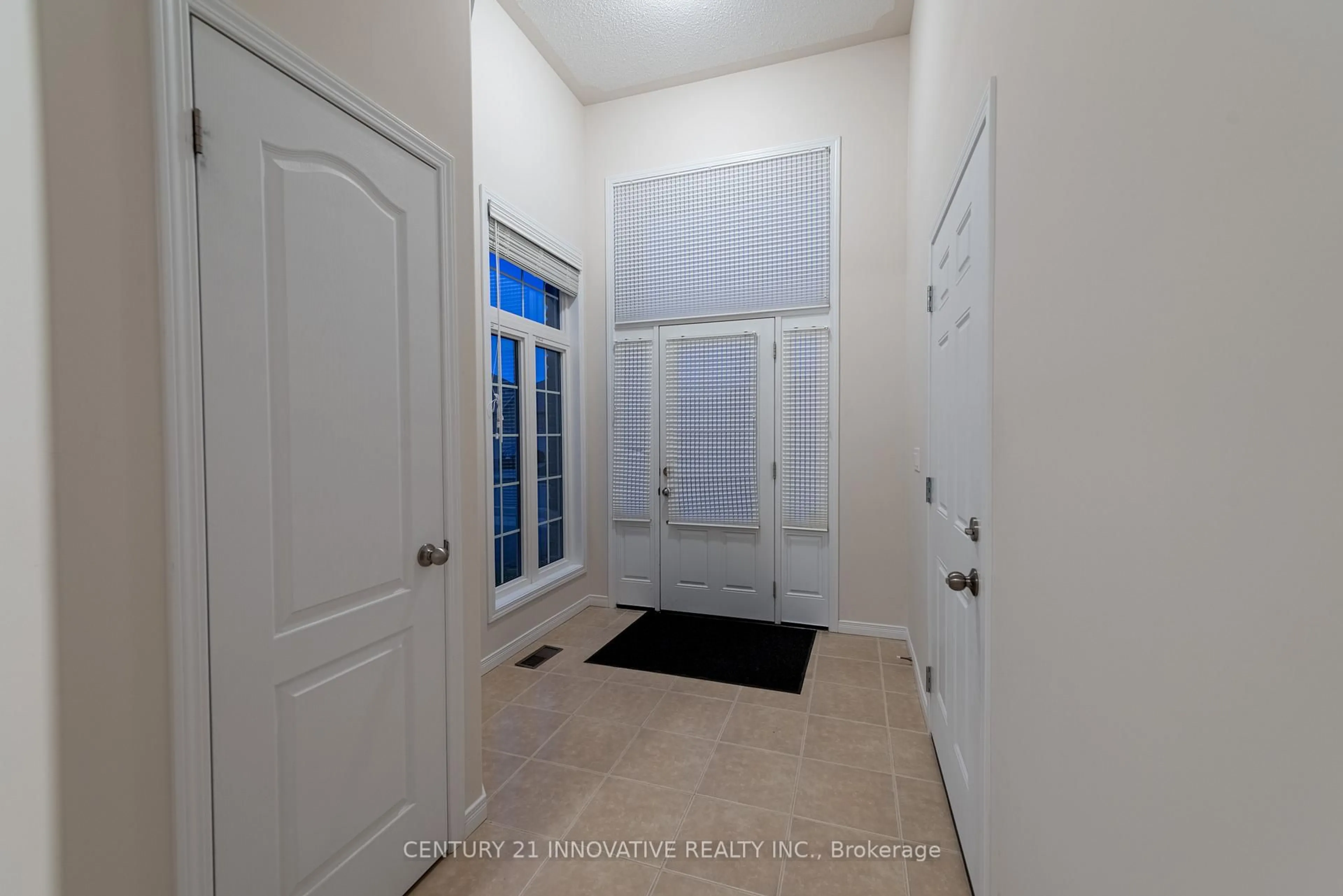 Indoor entryway for 941 Avery Ave, Peterborough Ontario K9J 0G9