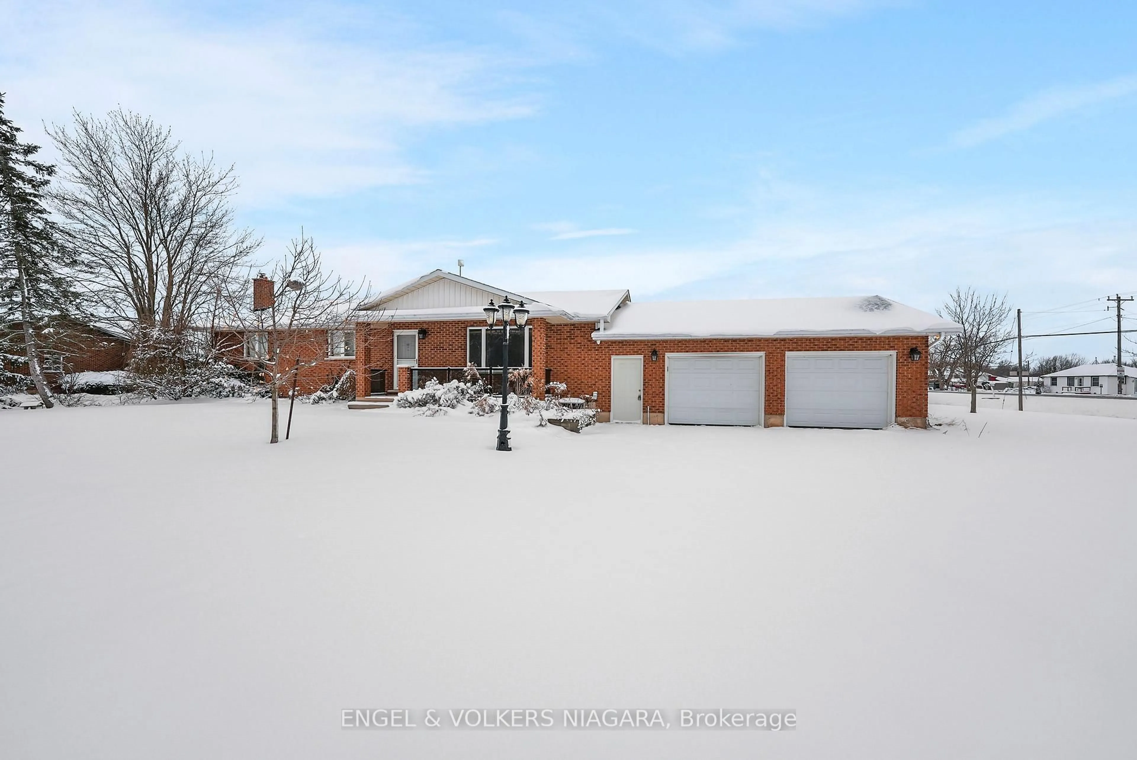 A pic from outside/outdoor area/front of a property/back of a property/a pic from drone, street for 40298 Youngs Rd, Wainfleet Ontario L0S 1V0