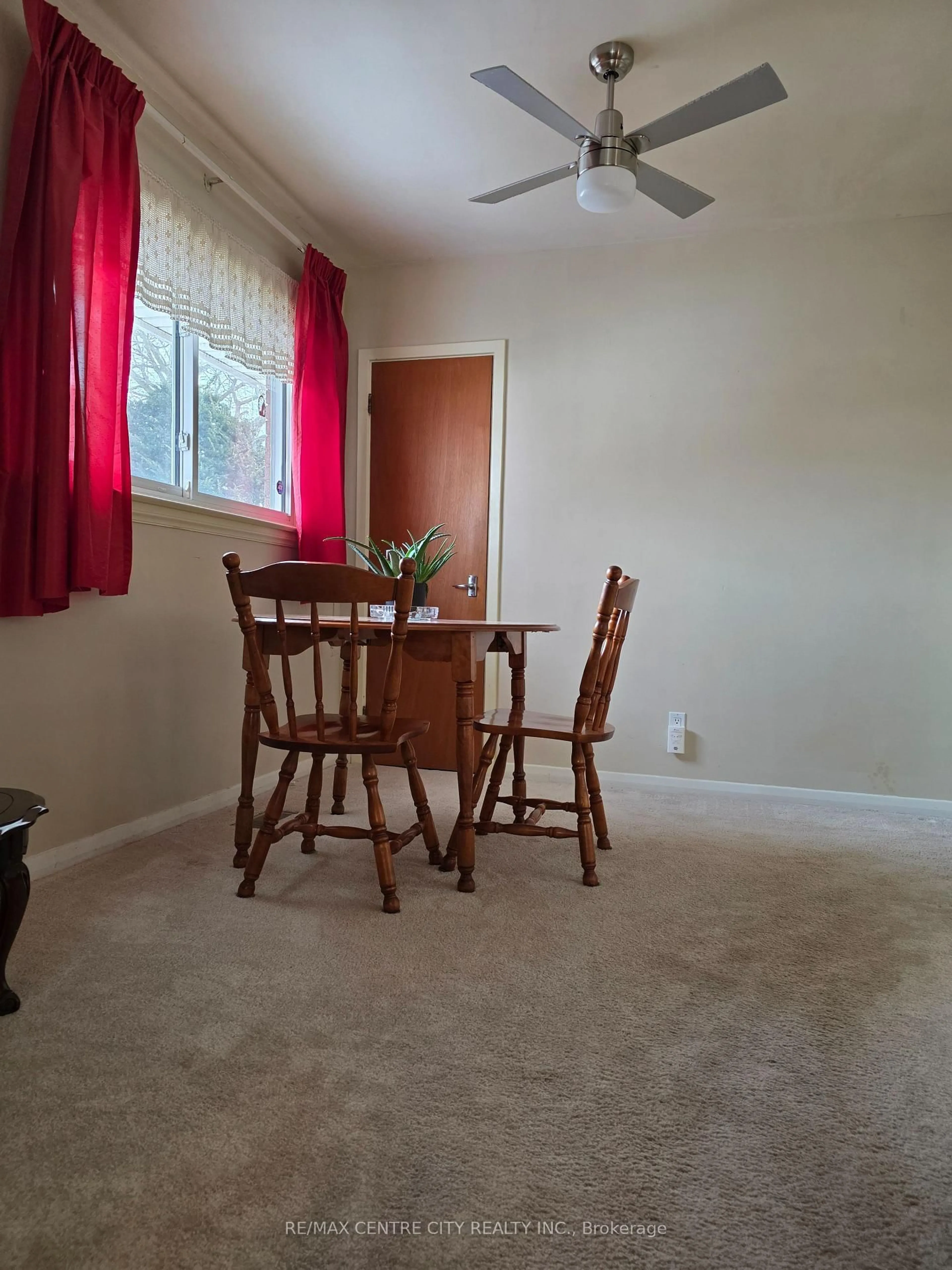 A pic of a room for 193 Arlington Cres, London South Ontario N5Z 3C9