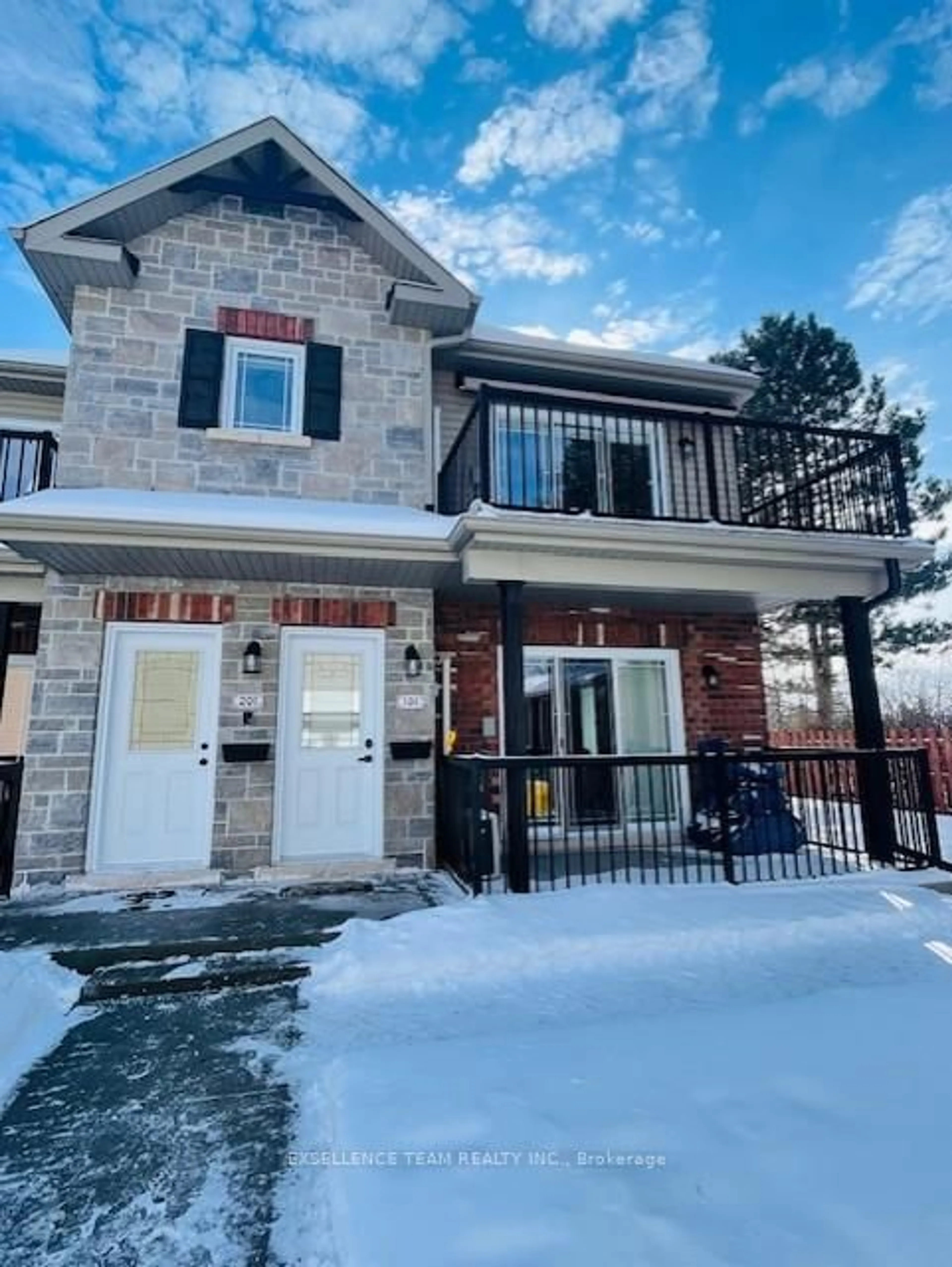 Home with brick exterior material, unknown for 222 First St #201, Cornwall Ontario K6H 0G2