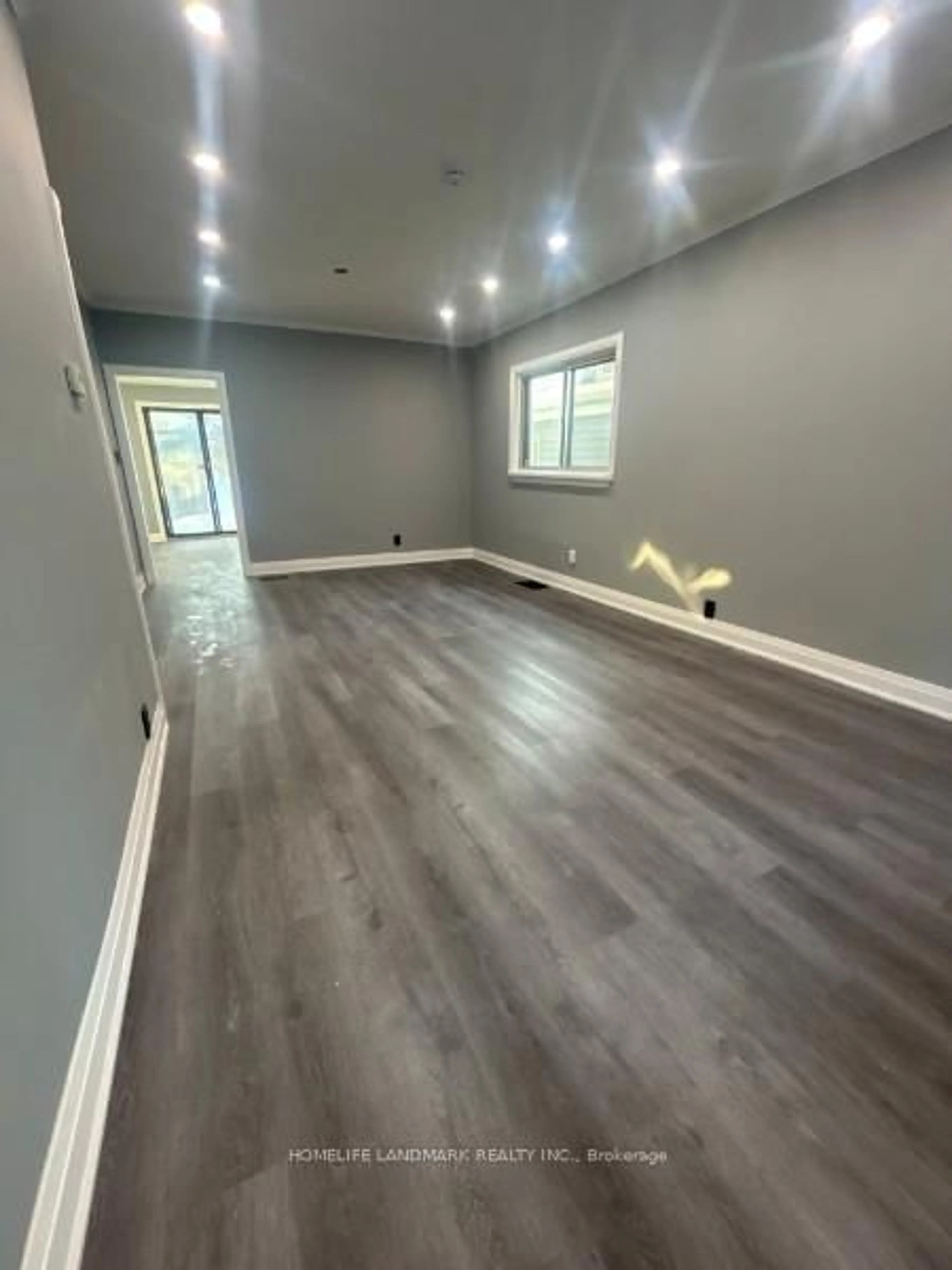 A pic of a room for 214 Burlington St, Hamilton Ontario L8L 4H1