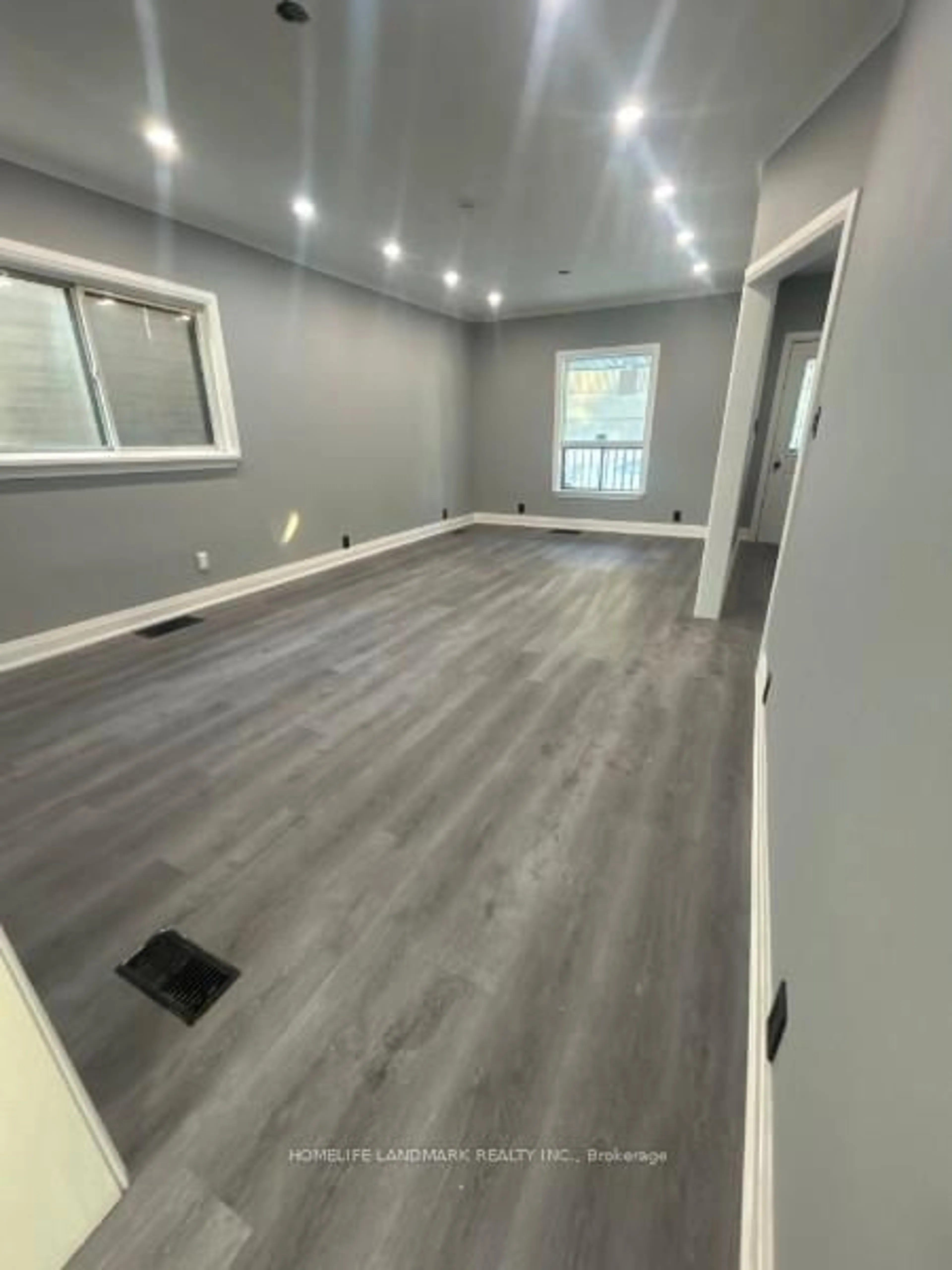 A pic of a room for 214 Burlington St, Hamilton Ontario L8L 4H1