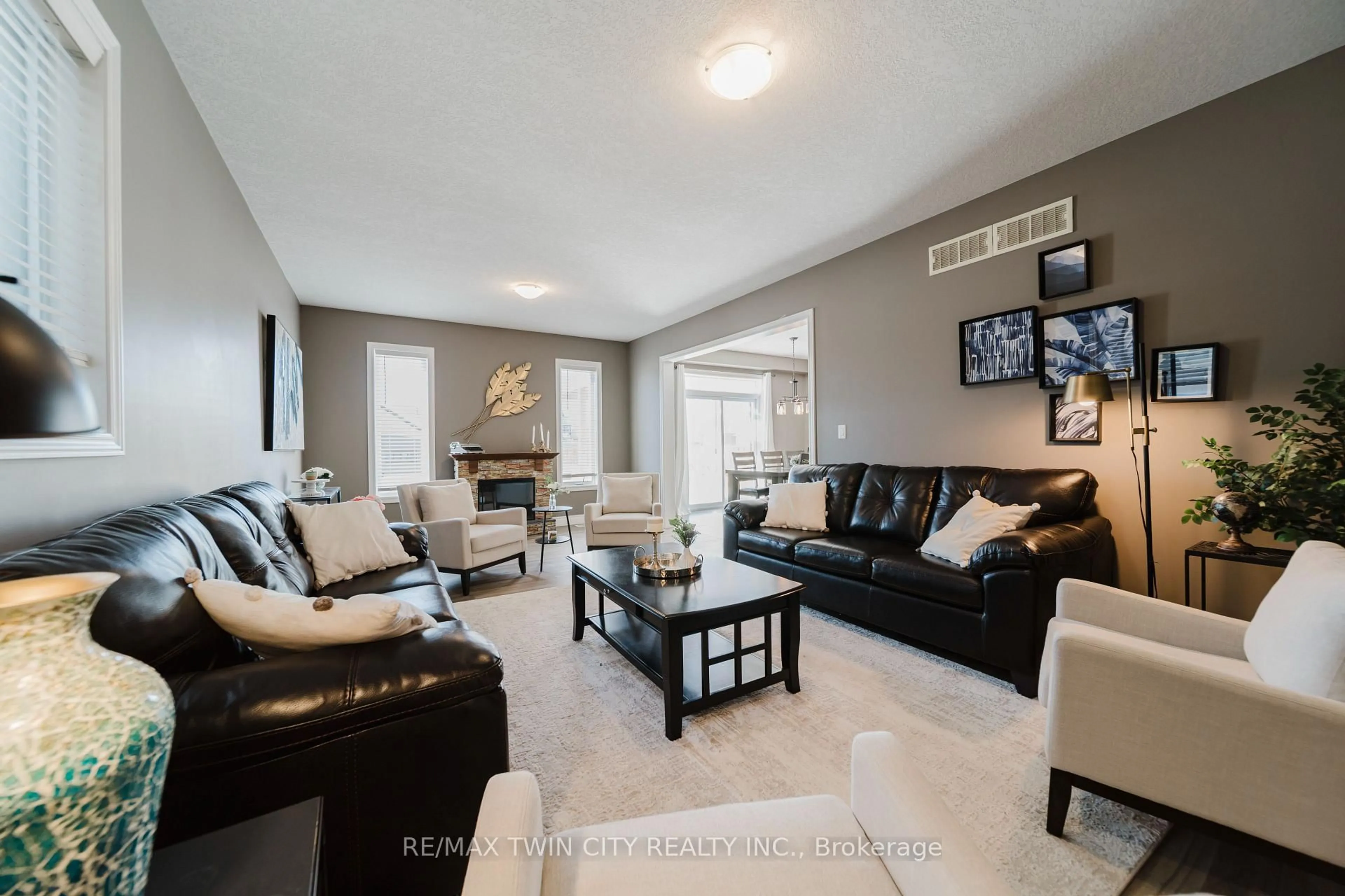 Living room with furniture, unknown for 209 Ladyslipper Dr, Waterloo Ontario N2V 0C3