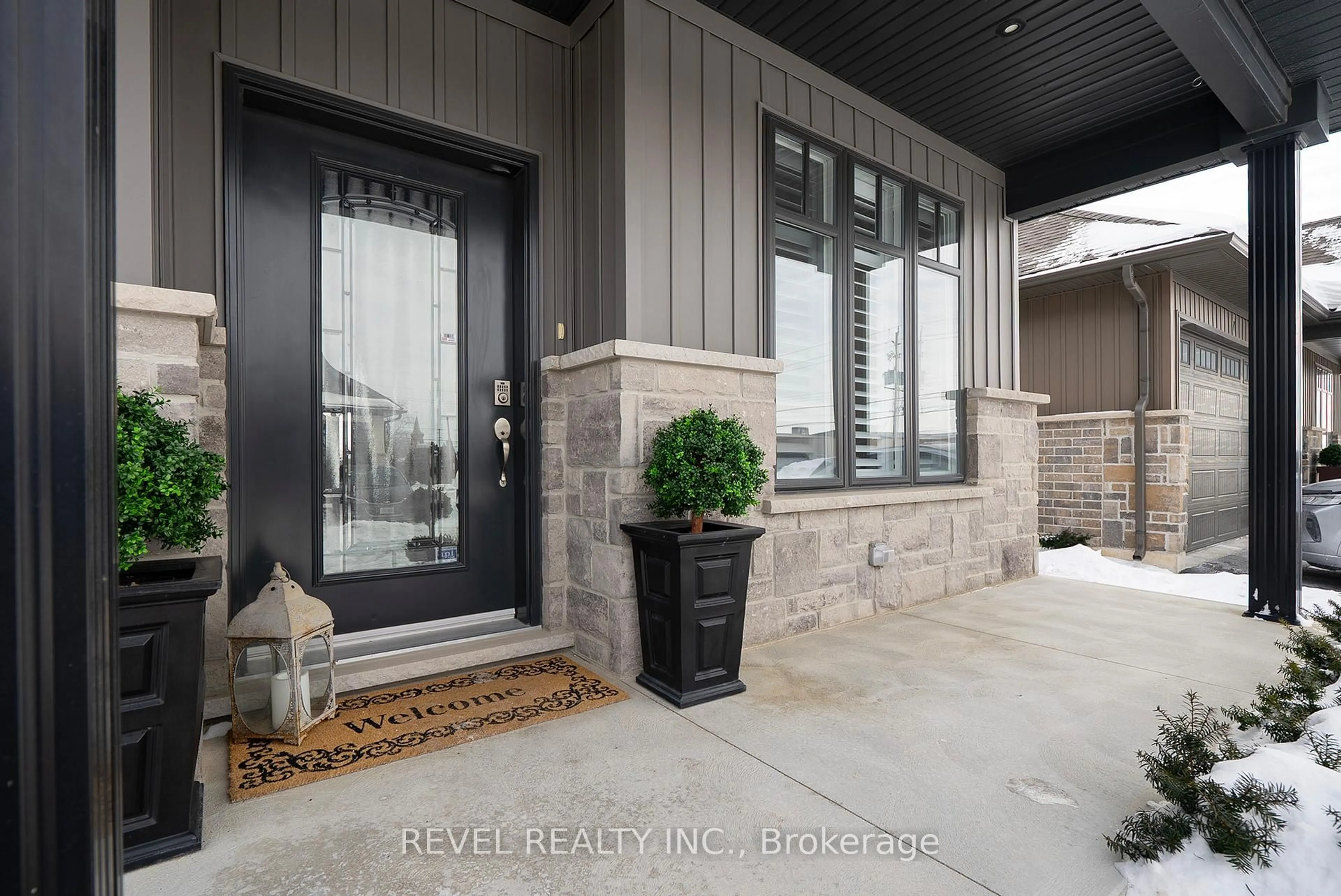 Indoor entryway for 24 Craddock Blvd #8, Haldimand Ontario N0A 1J0