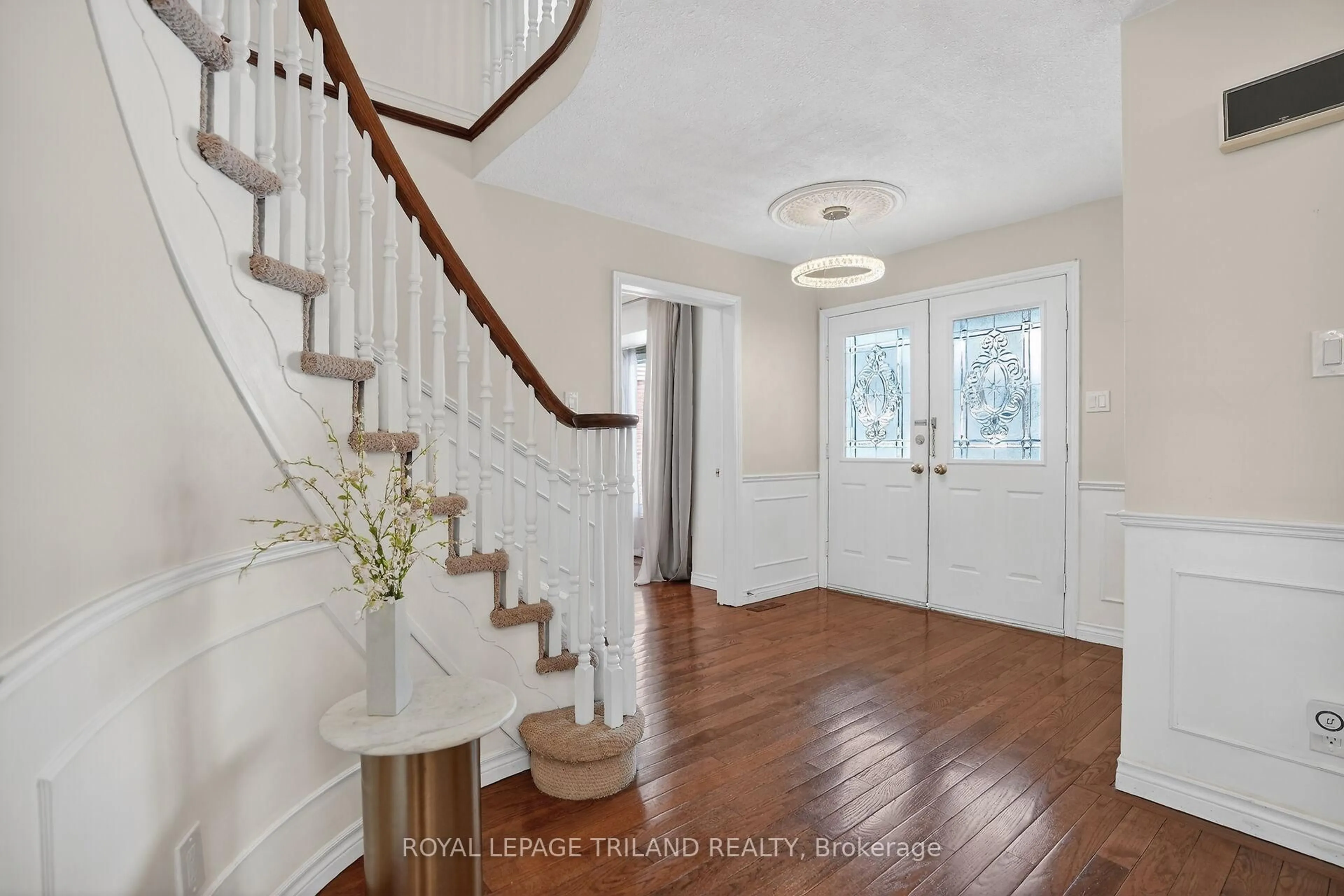 Indoor entryway for 71 Chalfont Rd, London North Ontario N6H 4Y5