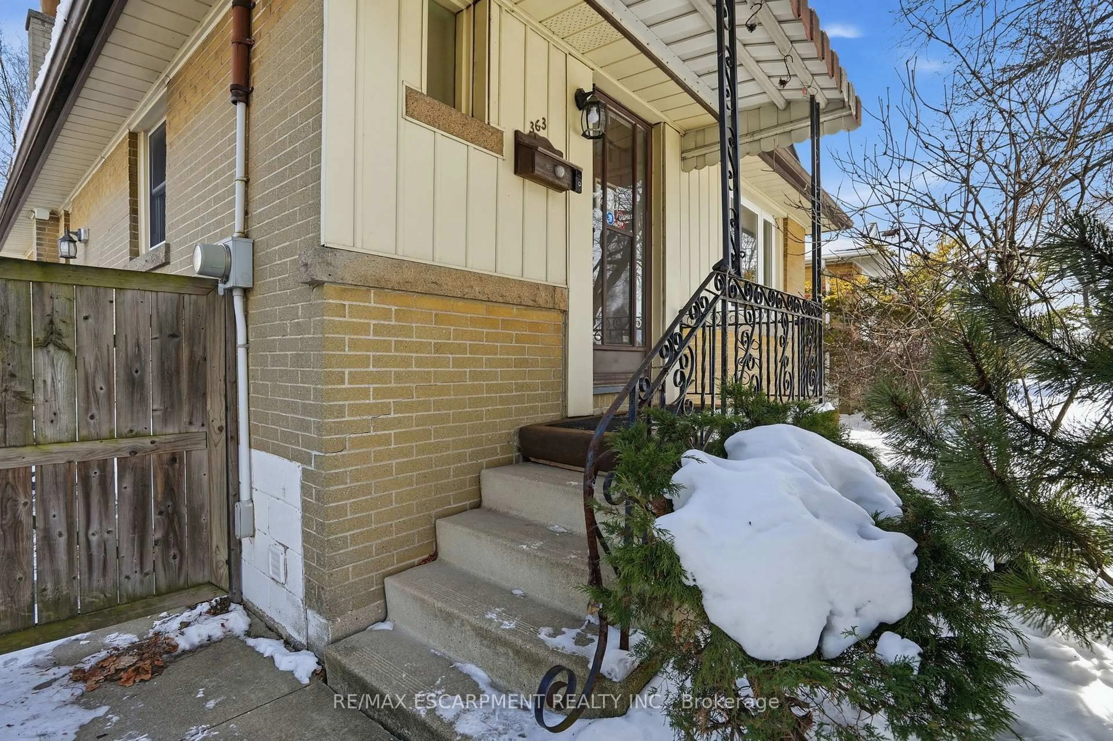 Unknown for 363 East 14th St, Hamilton Ontario L9A 4C3