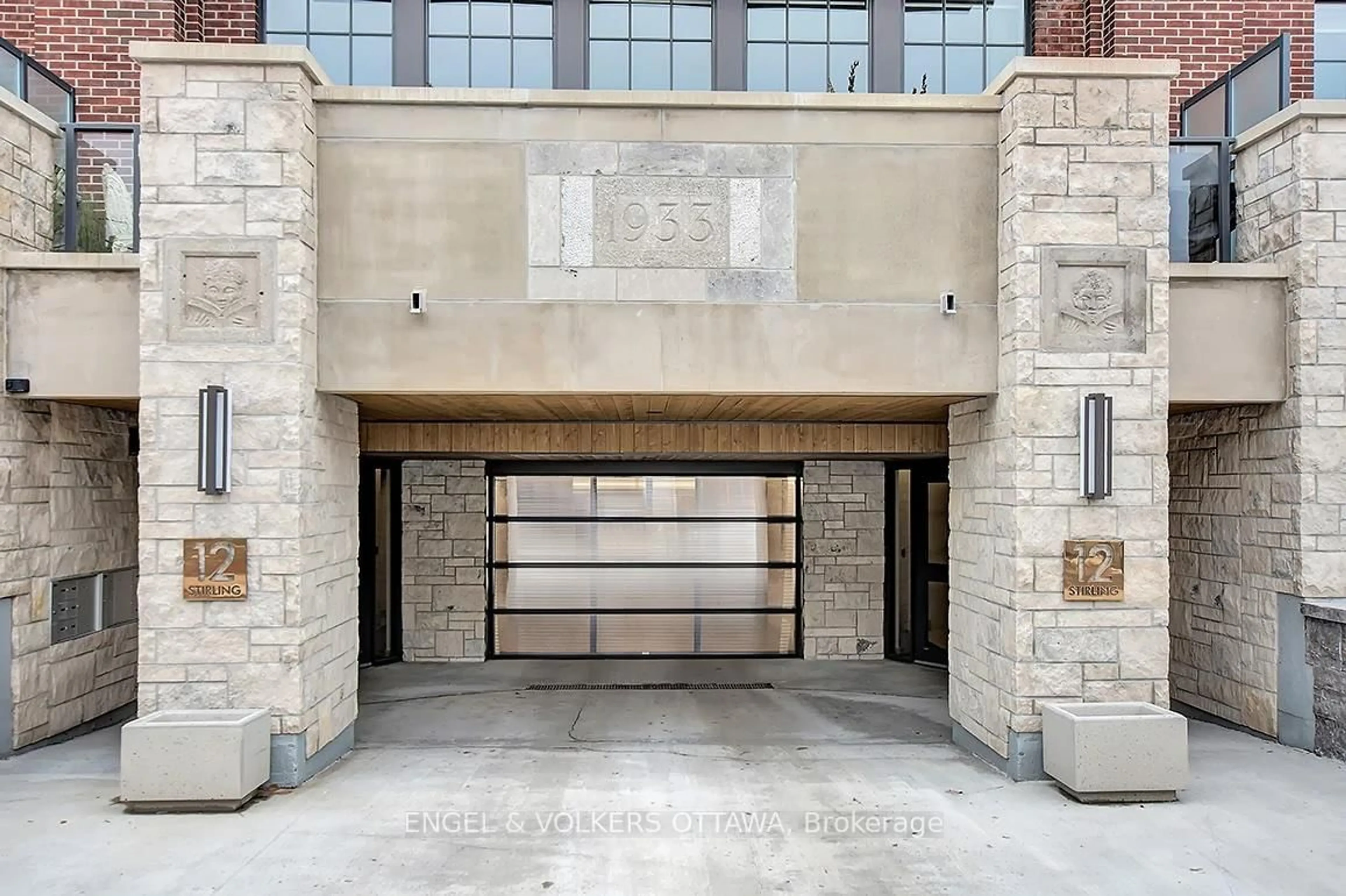 Indoor foyer for 12 Stirling Ave #202, Ottawa Ontario K1Y 1P8