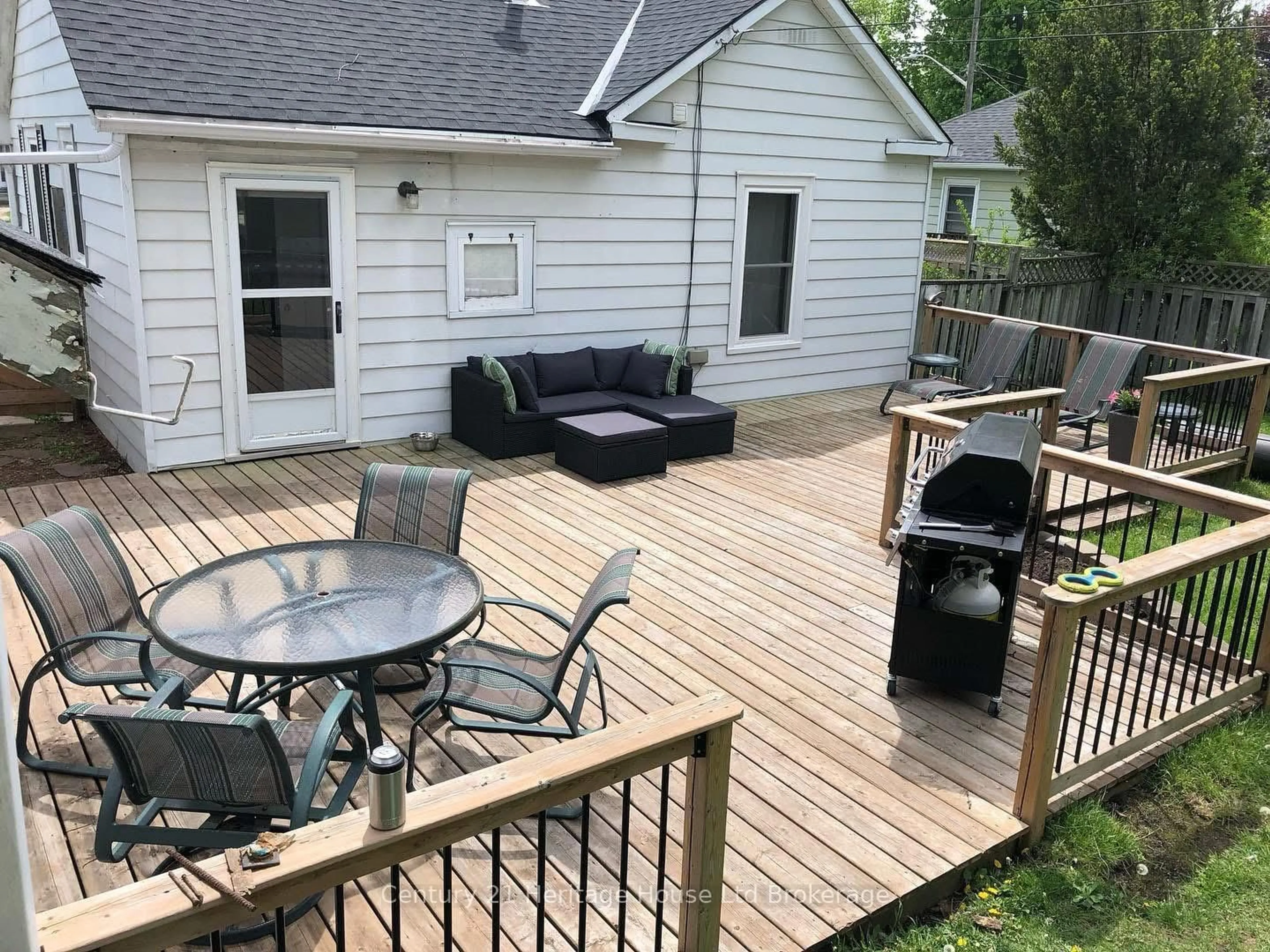 Patio, unknown for 175 Canterbury St, Ingersoll Ontario N5C 1E2