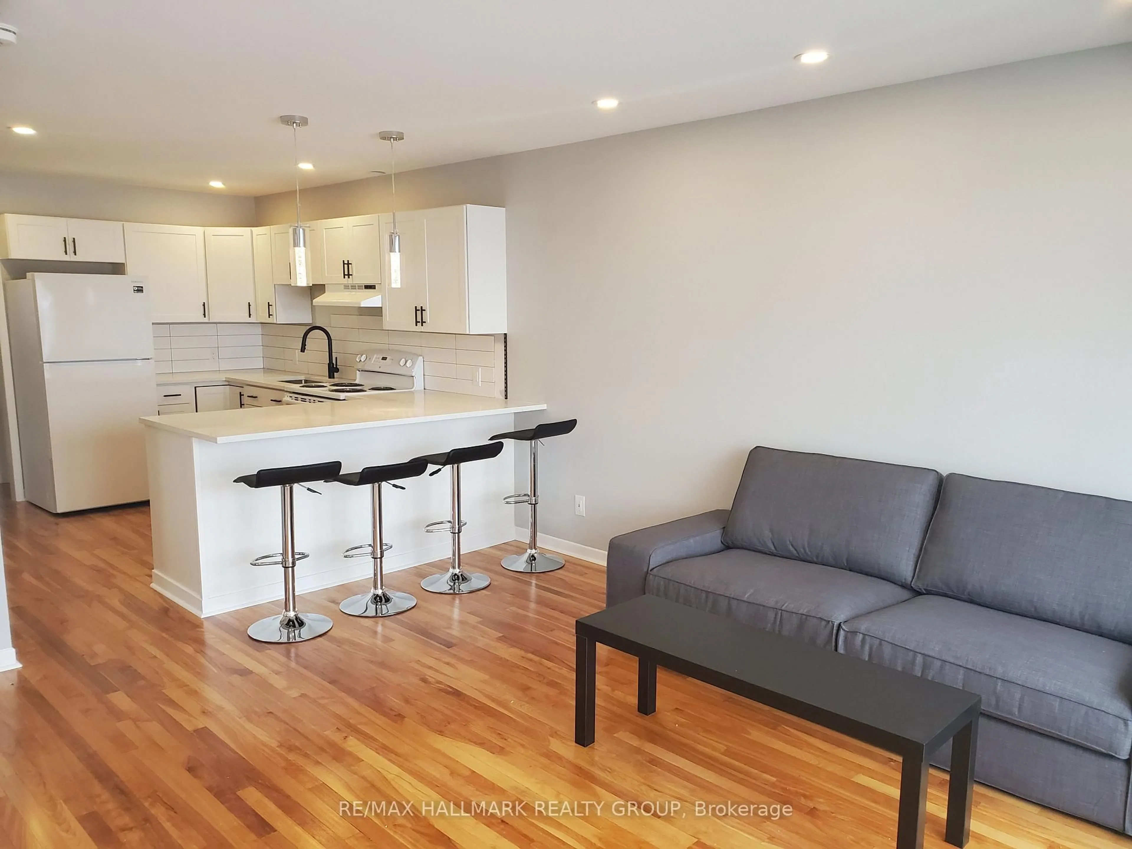 Open concept kitchen, wood/laminate floor for 1329 Bloomsbury Cres, Ottawa Ontario K2C 2Y8