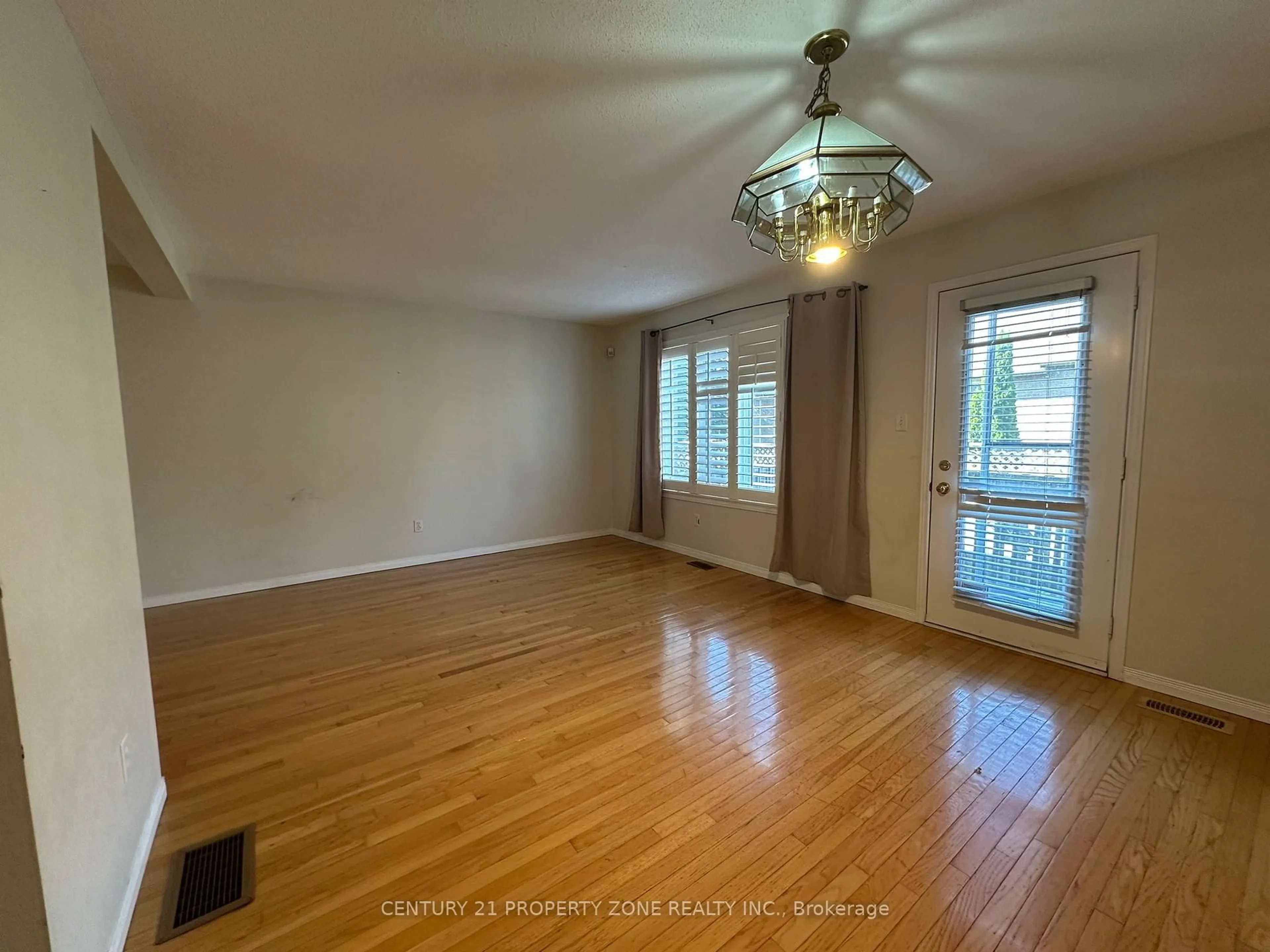 A pic of a room for 1889 Upper Wentworth St #35, Hamilton Ontario L9B 2T8