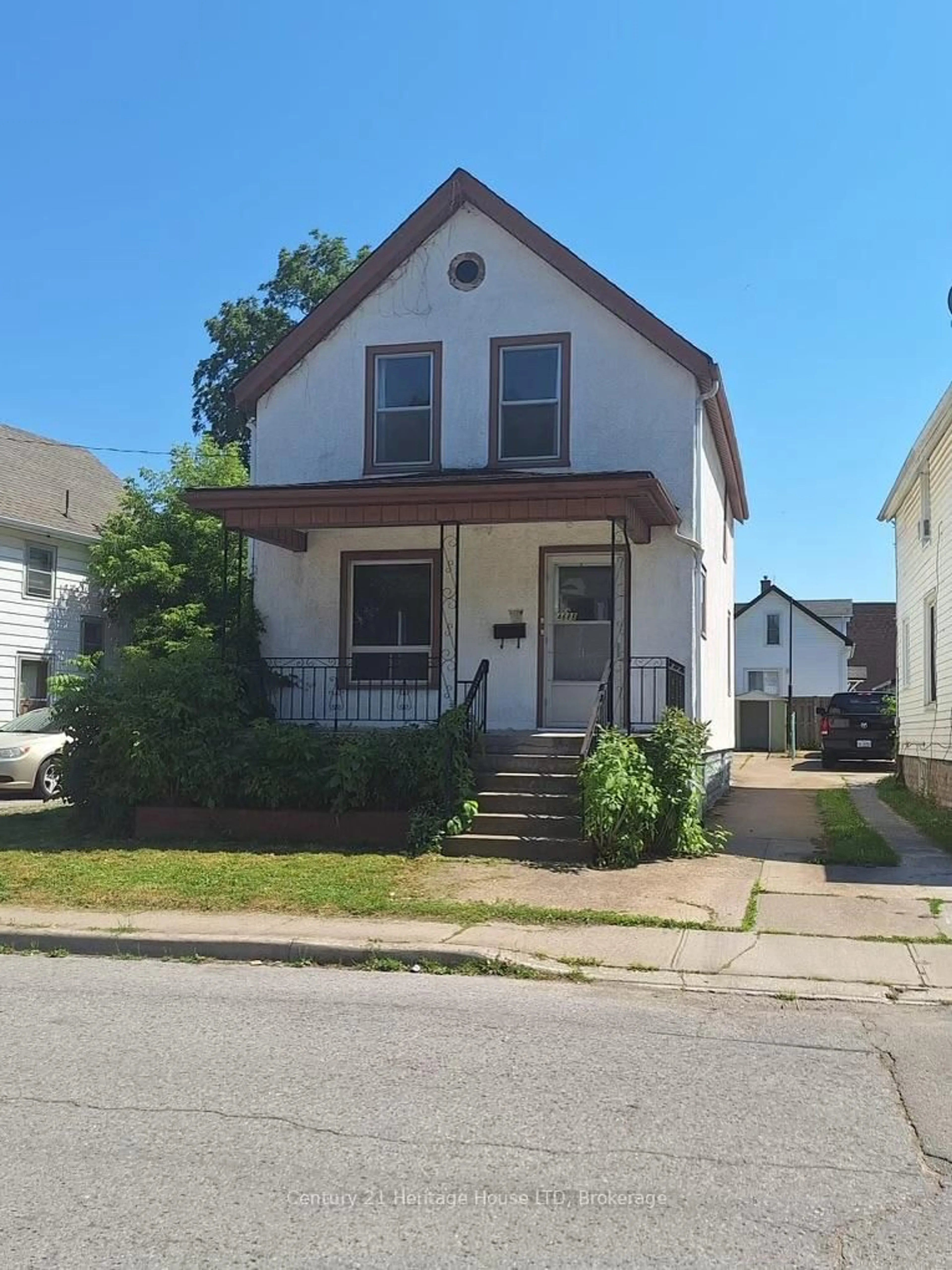 Home with vinyl exterior material, street for 4688 Ryerson Cres, Niagara Falls Ontario L2E 1E5