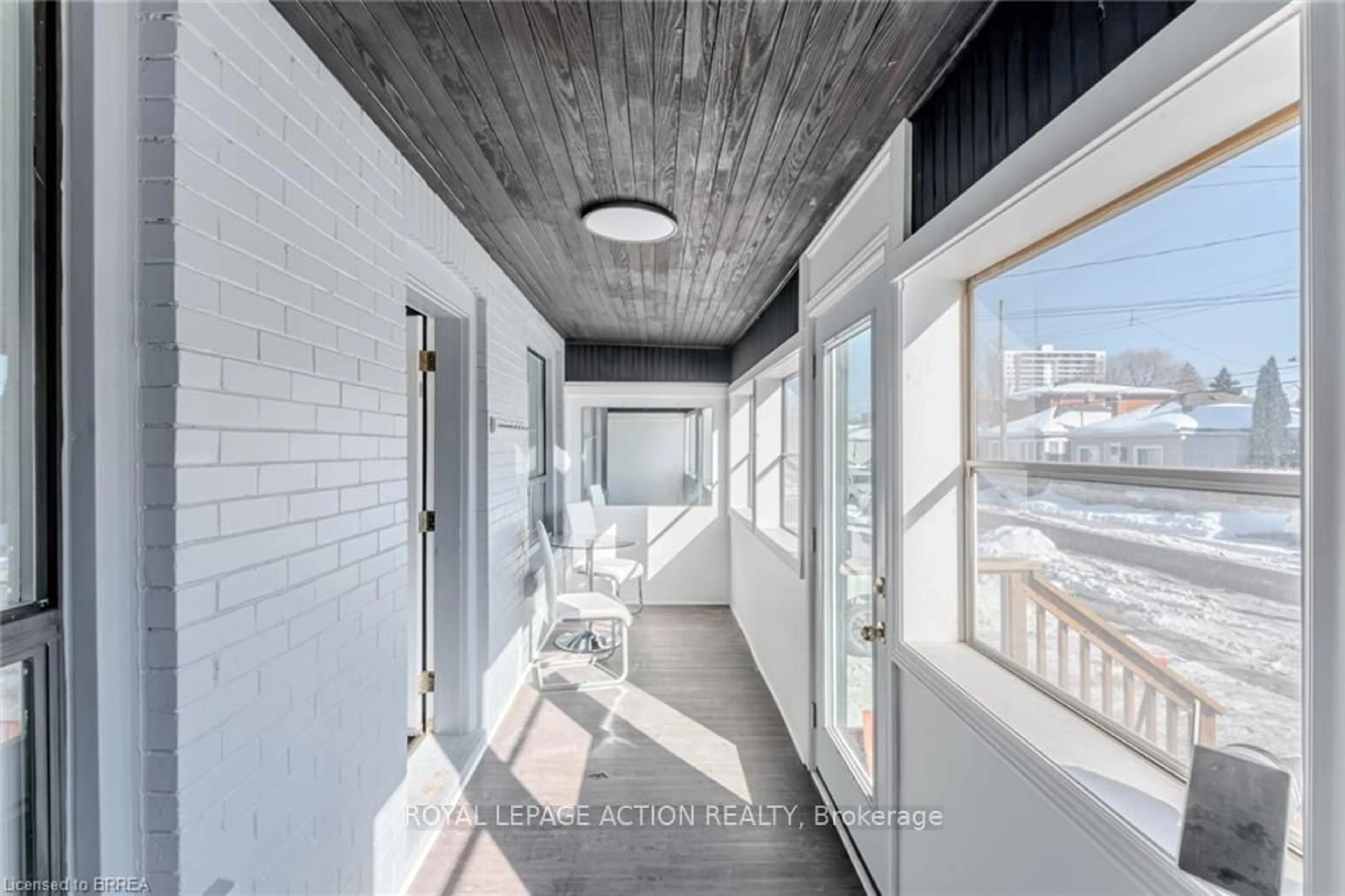 Unknown for 42 East 31st St, Hamilton Ontario L8V 3N7