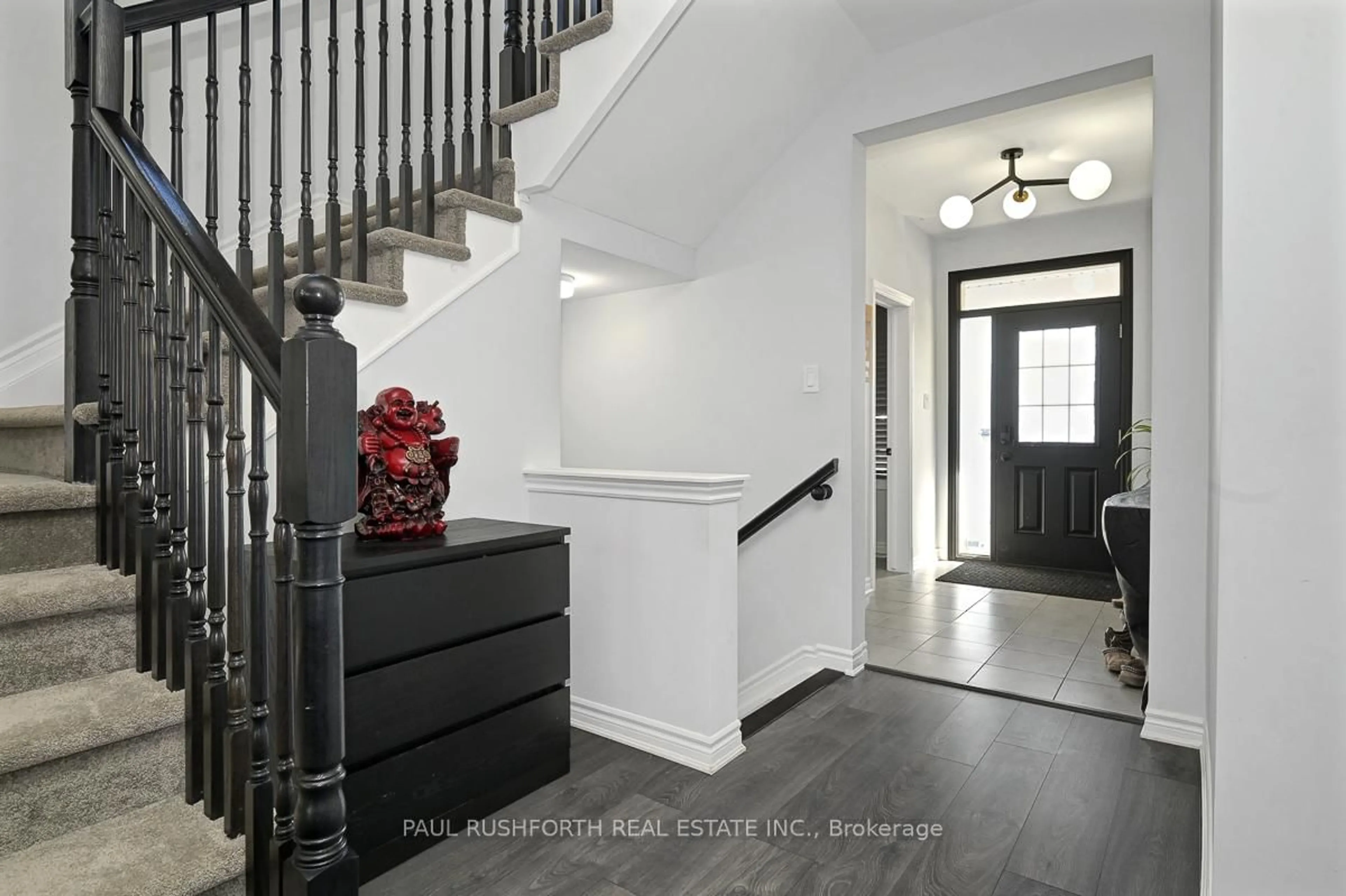 Indoor entryway for 45 Mudminnow Cres, Orleans Ontario K4A 5H9