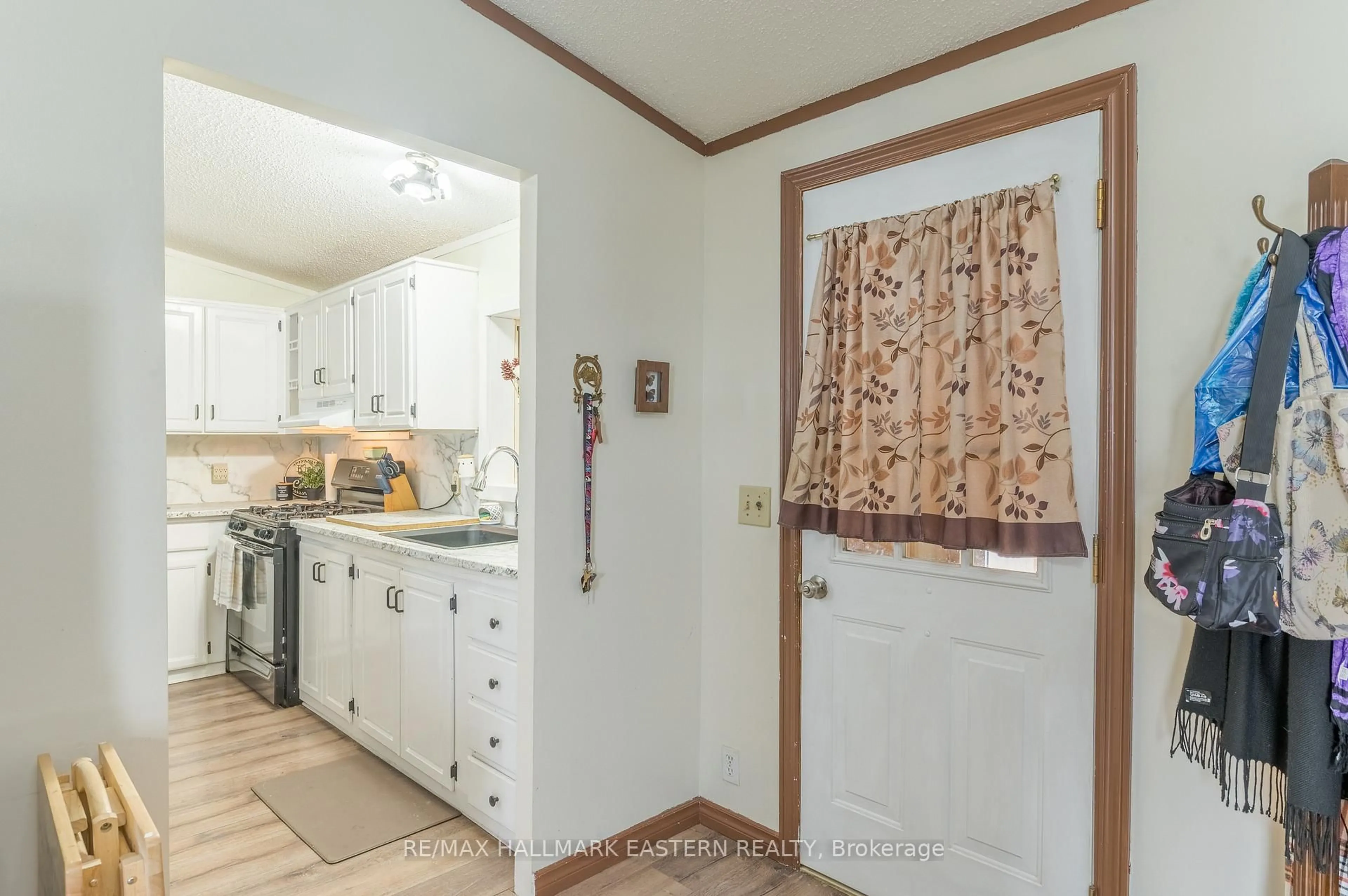 Standard kitchen, unknown for 2244 Heritage Line #26B, Otonabee-South Monaghan Ontario K9J 6X8