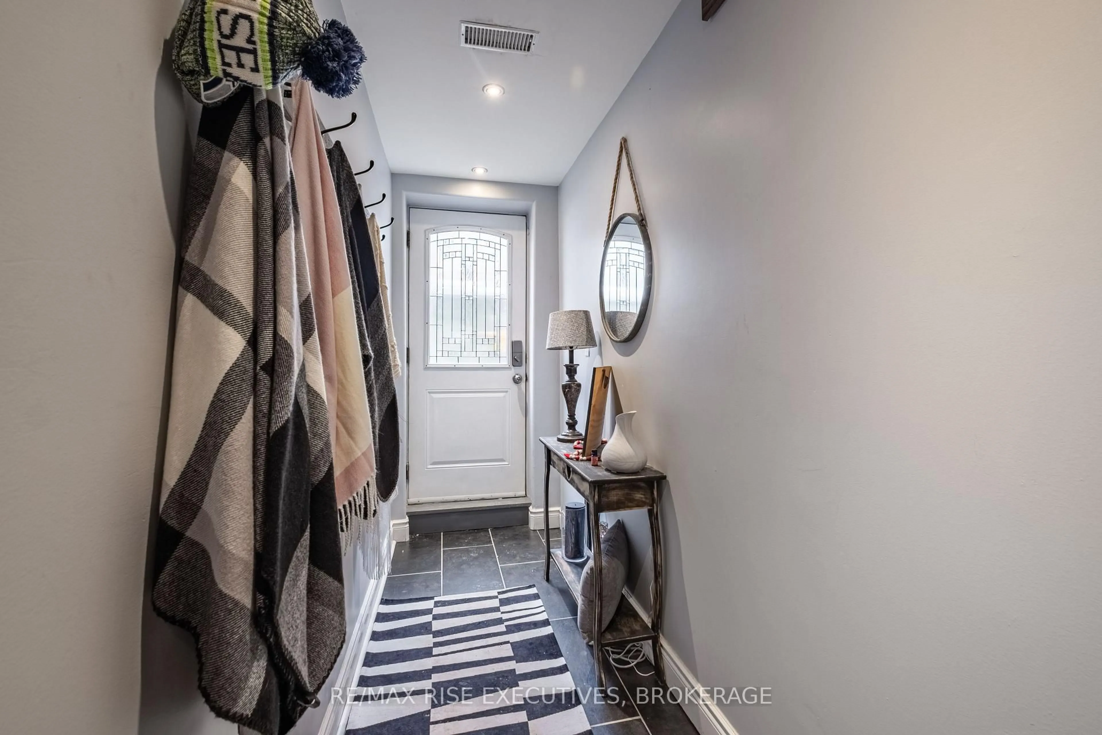 Indoor entryway for 1388 Ottawa St, Kingston Ontario K7P 0C2