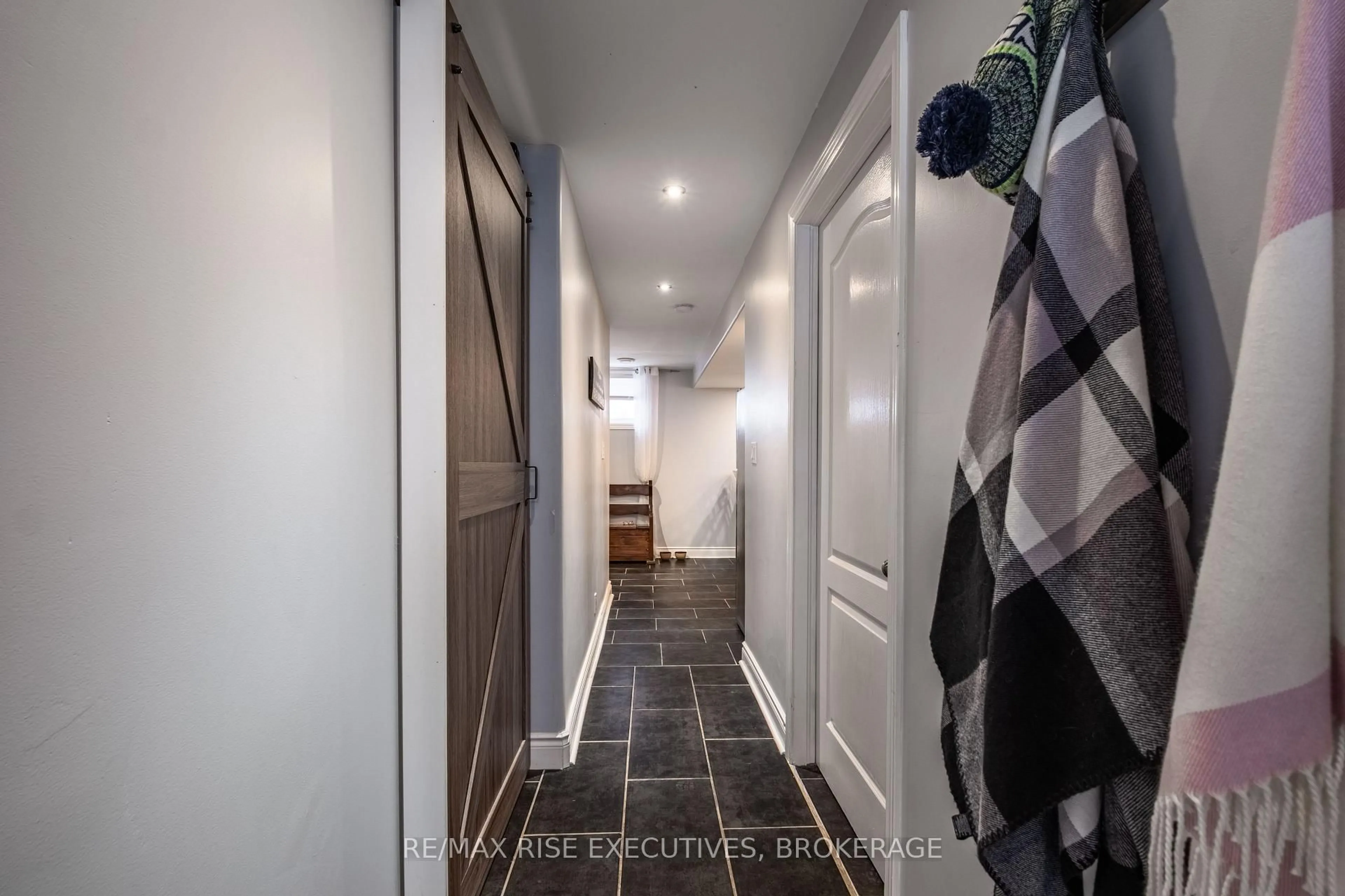 Indoor entryway for 1388 Ottawa St, Kingston Ontario K7P 0C2