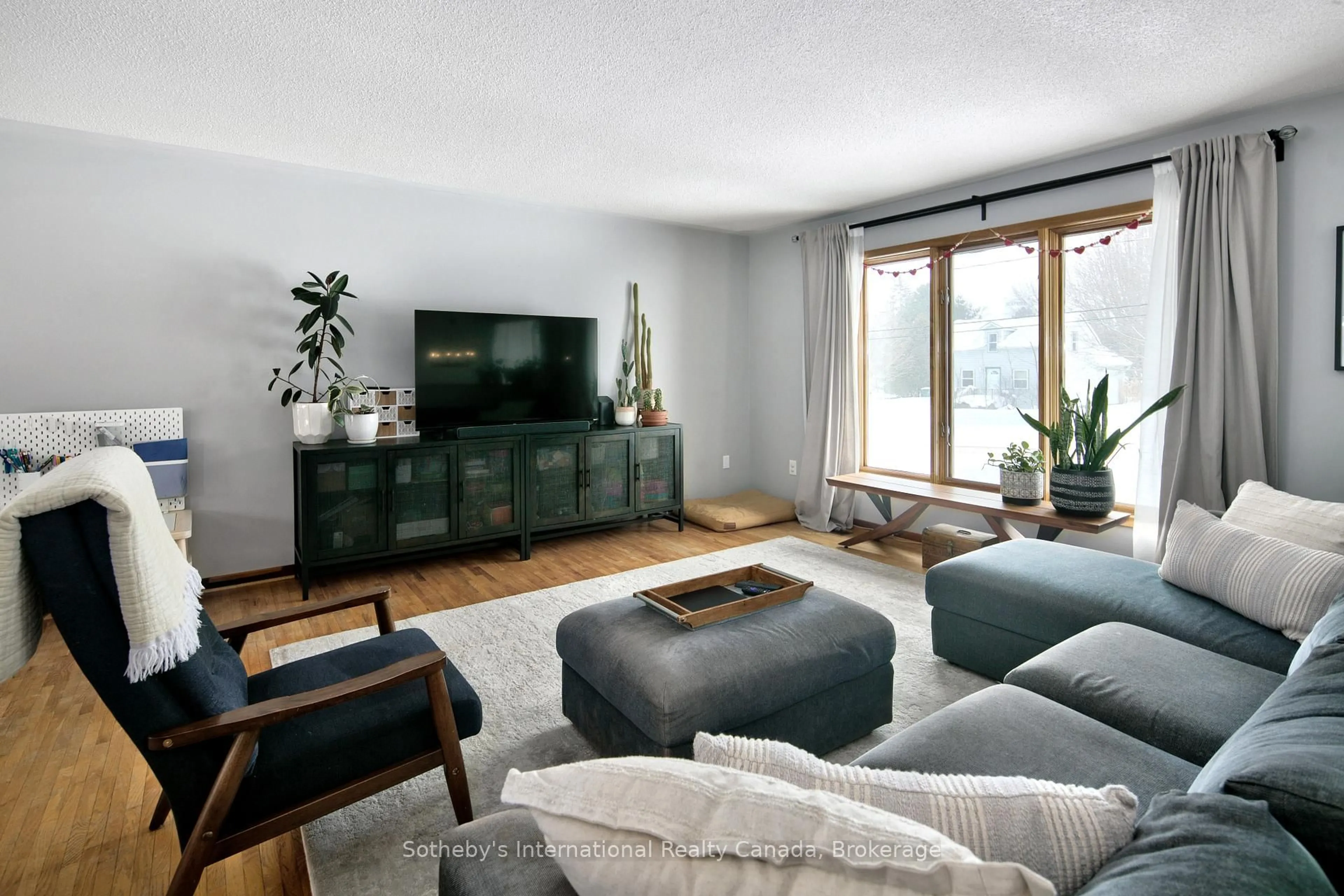 Living room with furniture, unknown for 236 Collingwood St, Meaford Ontario N4L 1M4