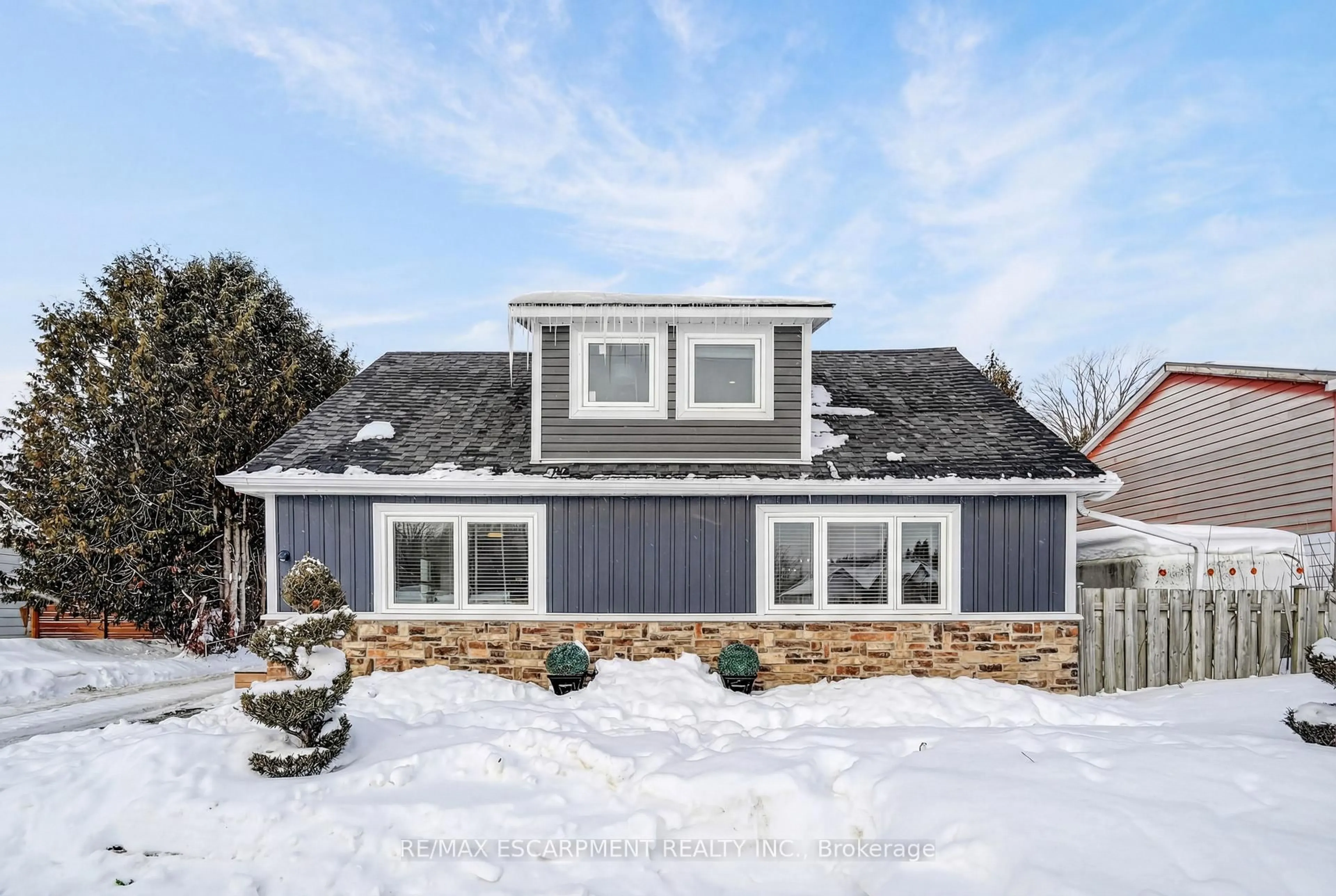 Home with vinyl exterior material, unknown for 9488 Wellington Rd 124, Erin Ontario N0B 1T0