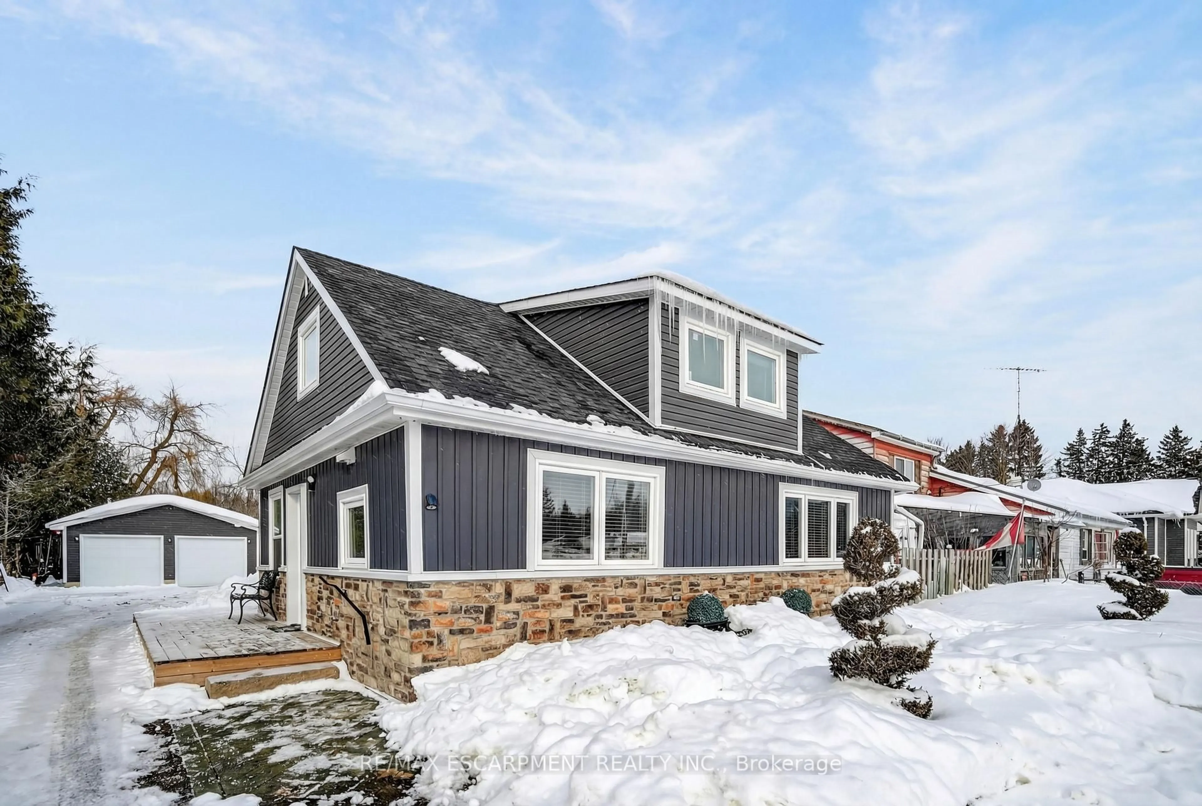 Home with vinyl exterior material, unknown for 9488 Wellington Rd 124, Erin Ontario N0B 1T0