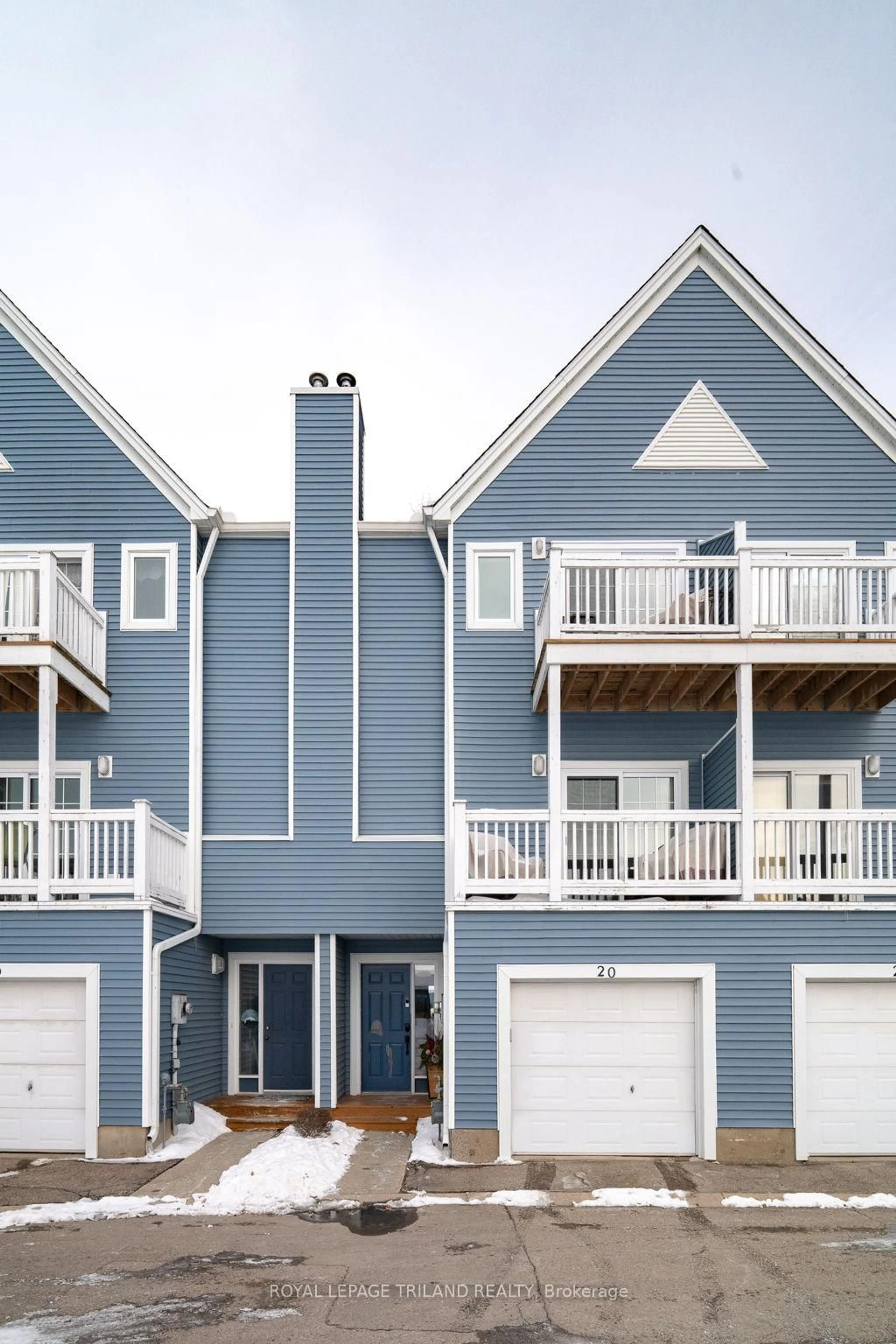 Home with vinyl exterior material, unknown for 374 FRONT St #20, Central Elgin Ontario N5L 1E9