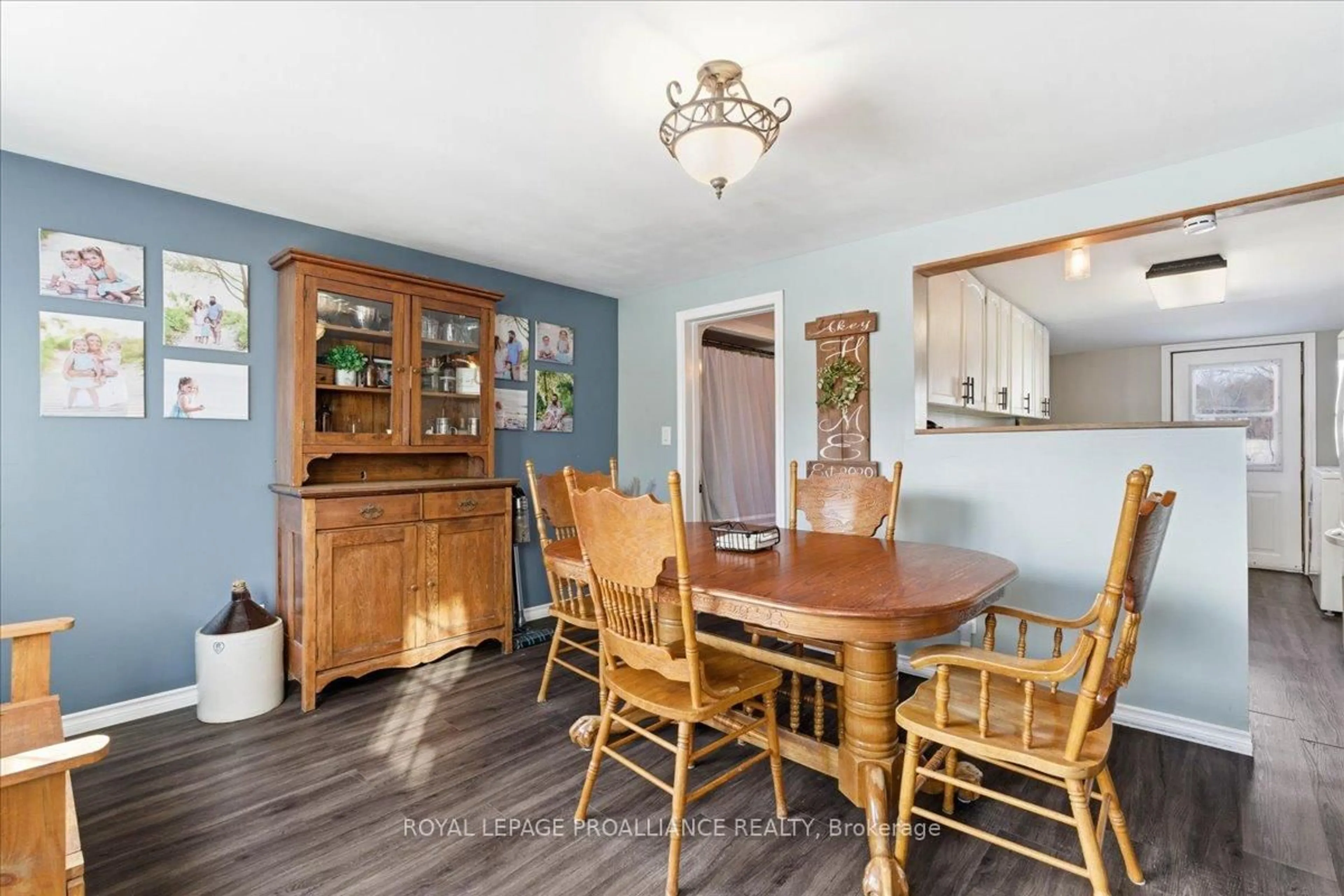 Dining room, wood/laminate floor for 1279 Moira Rd, Belleville Ontario K0K 2Y0