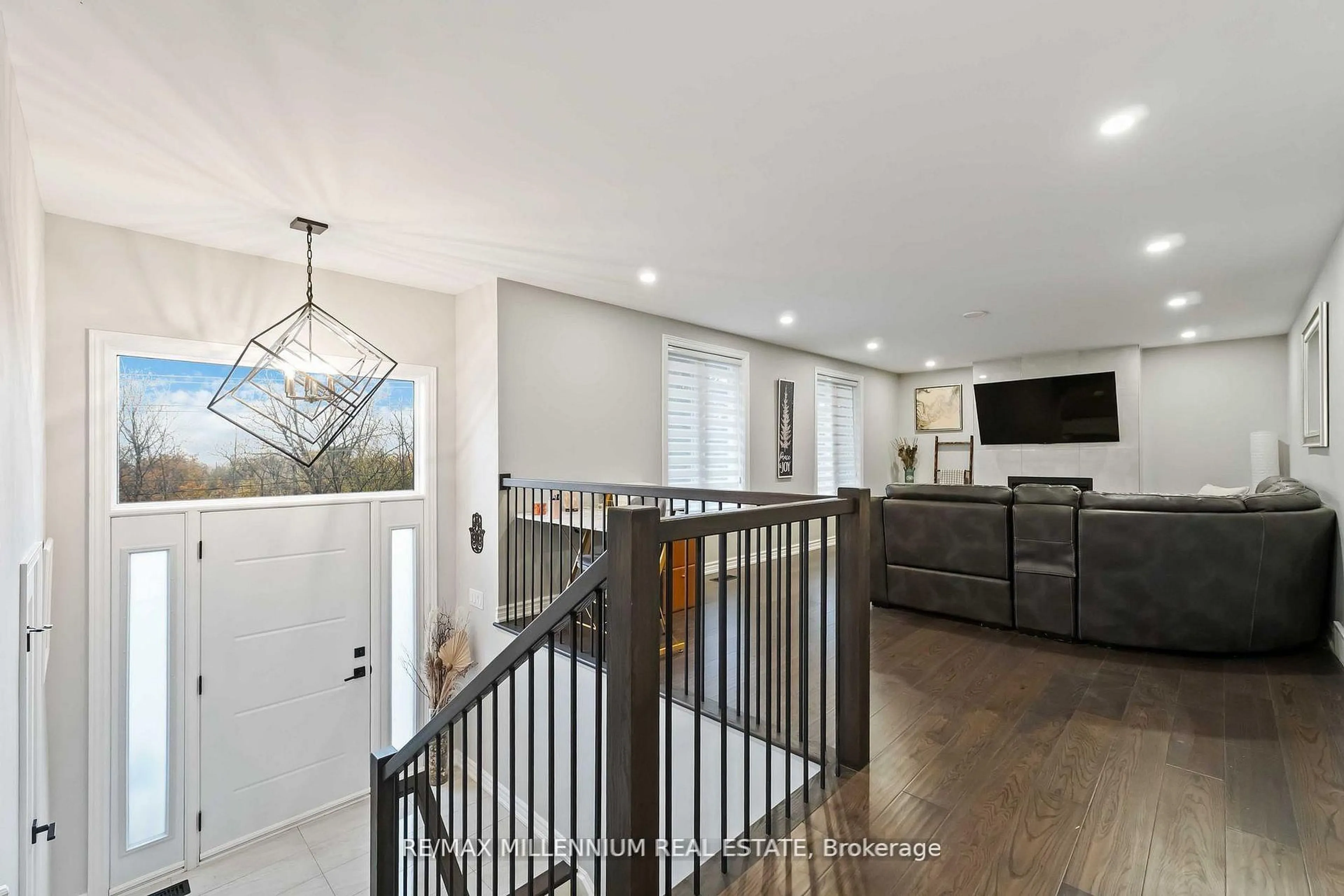 Indoor entryway for 45 Bradley St, St. Catharines Ontario L2T 1R5