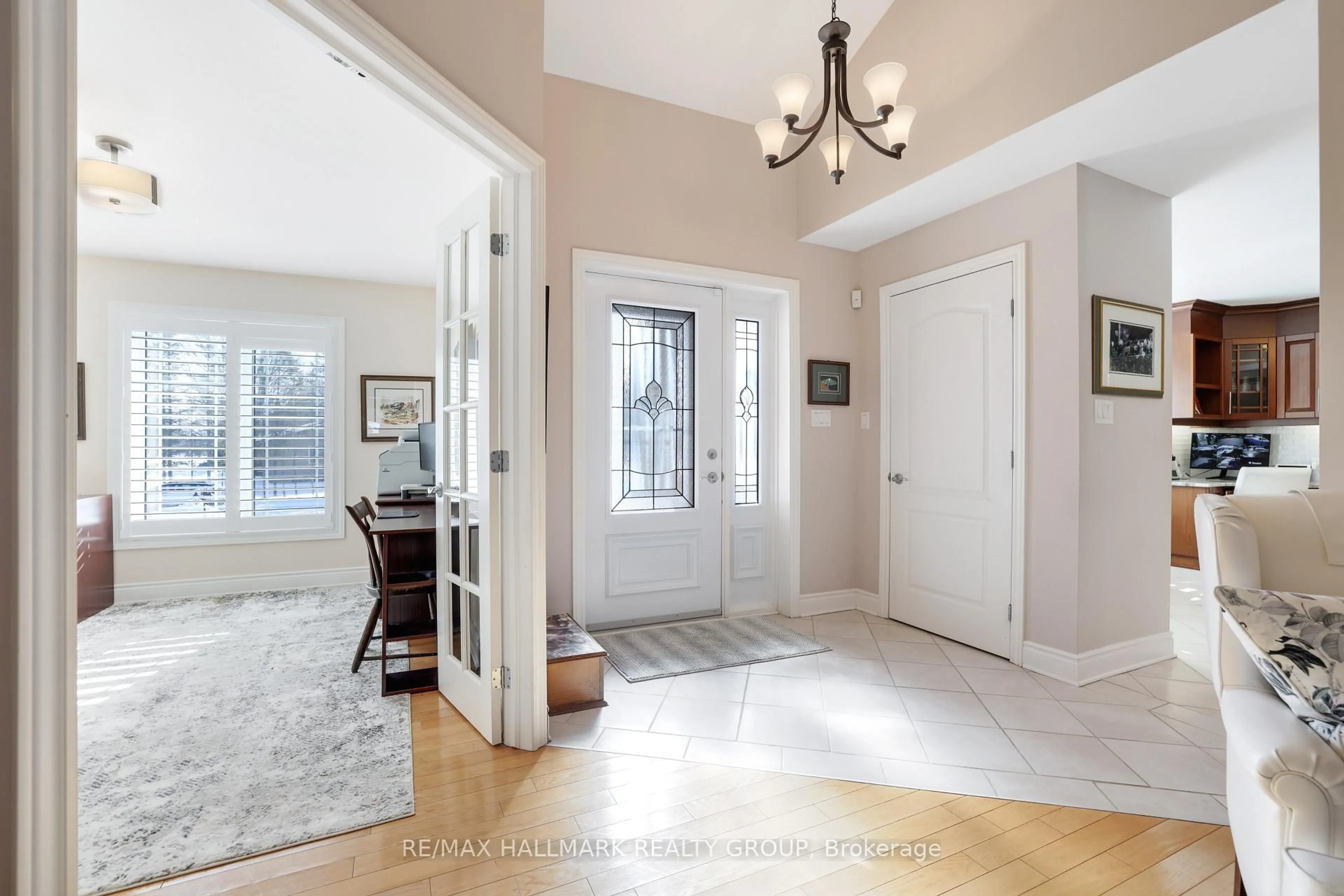 Indoor entryway for 112 Oak Lane, Perth Ontario K7H 3C8