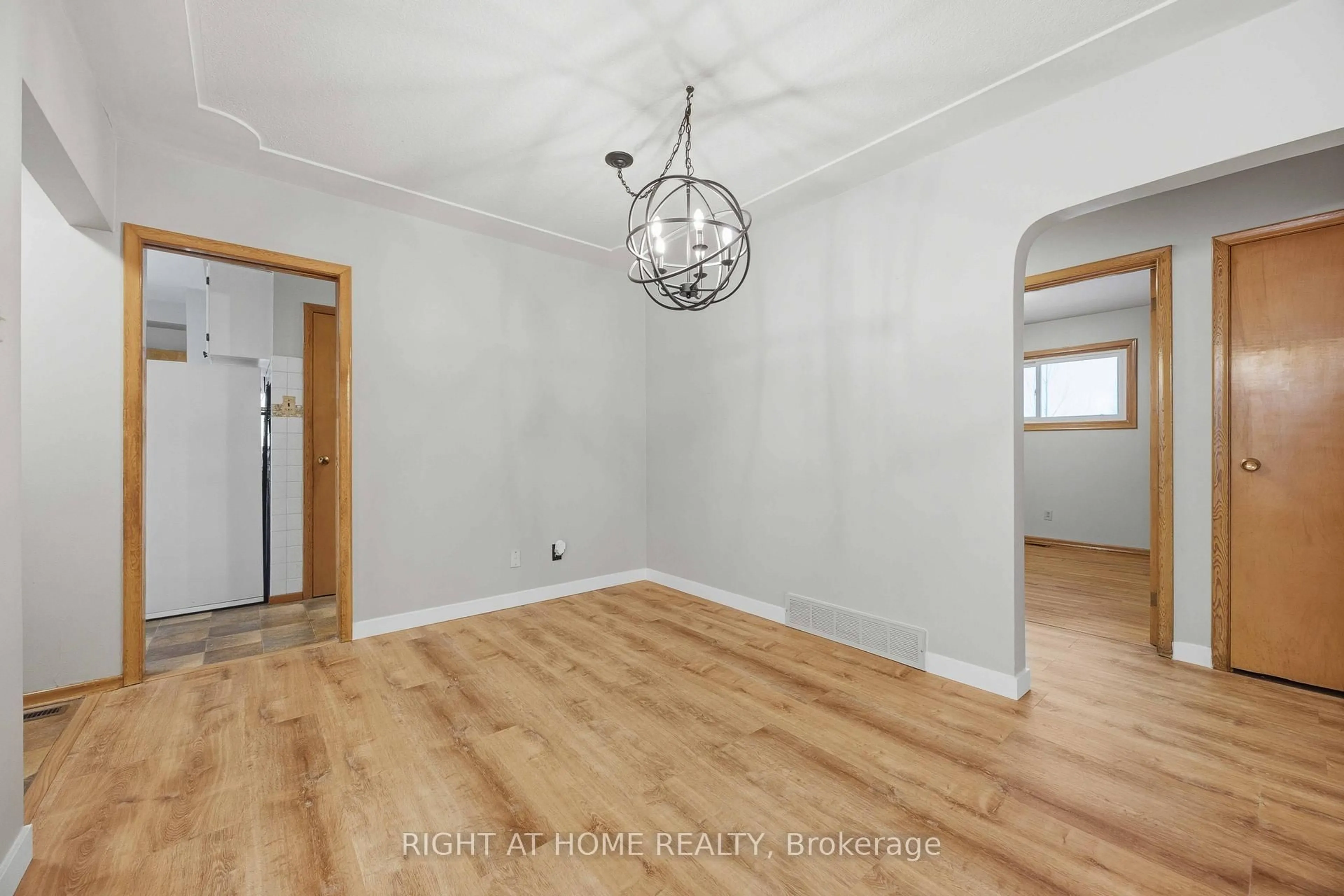 A pic of a room for 241 East St, Sarnia Ontario N7T 3R8