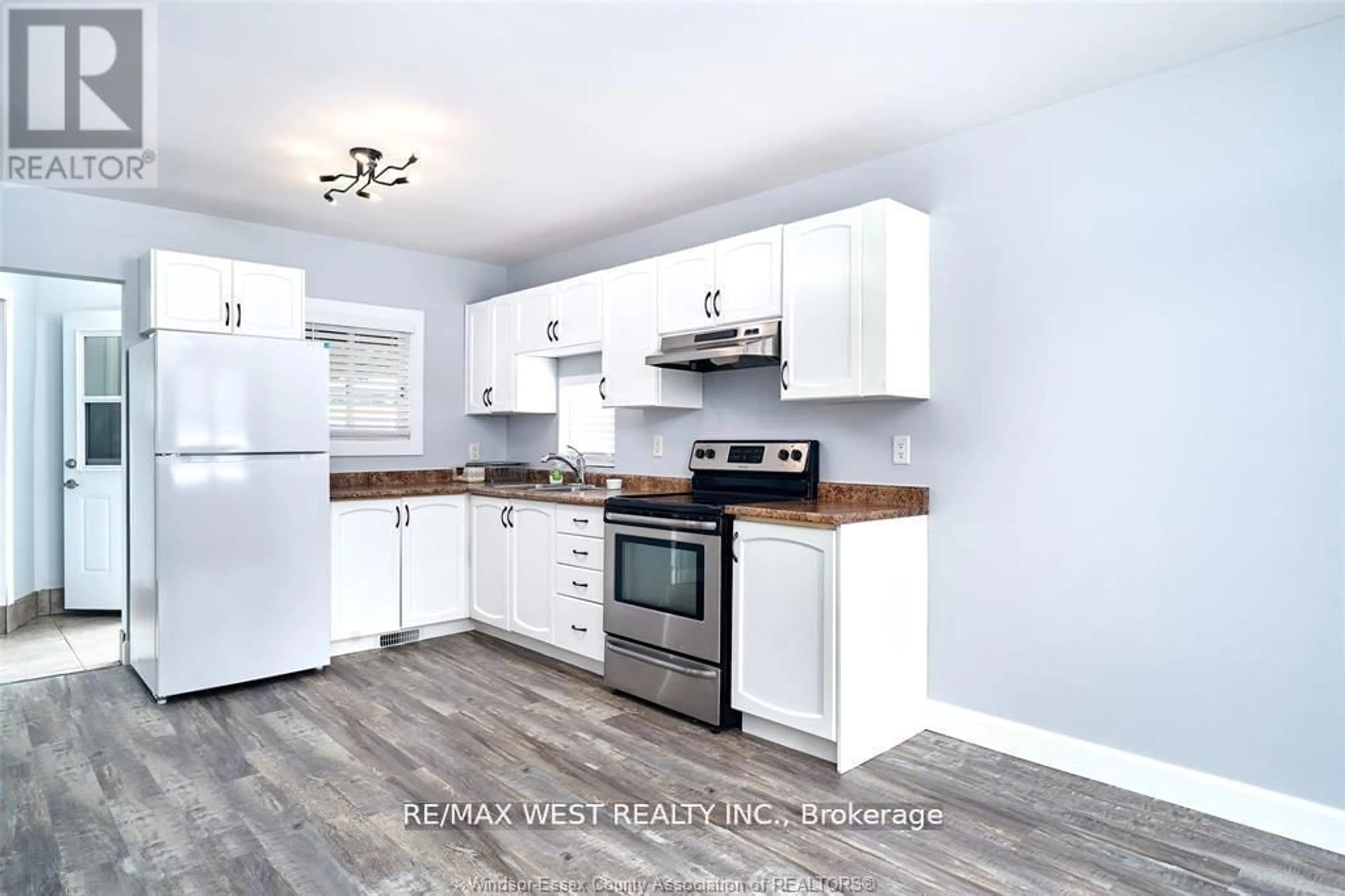 Open concept kitchen, wood/laminate floor for 1344 Henry Ford Centre Dr, Windsor Ontario N8Y 2T8