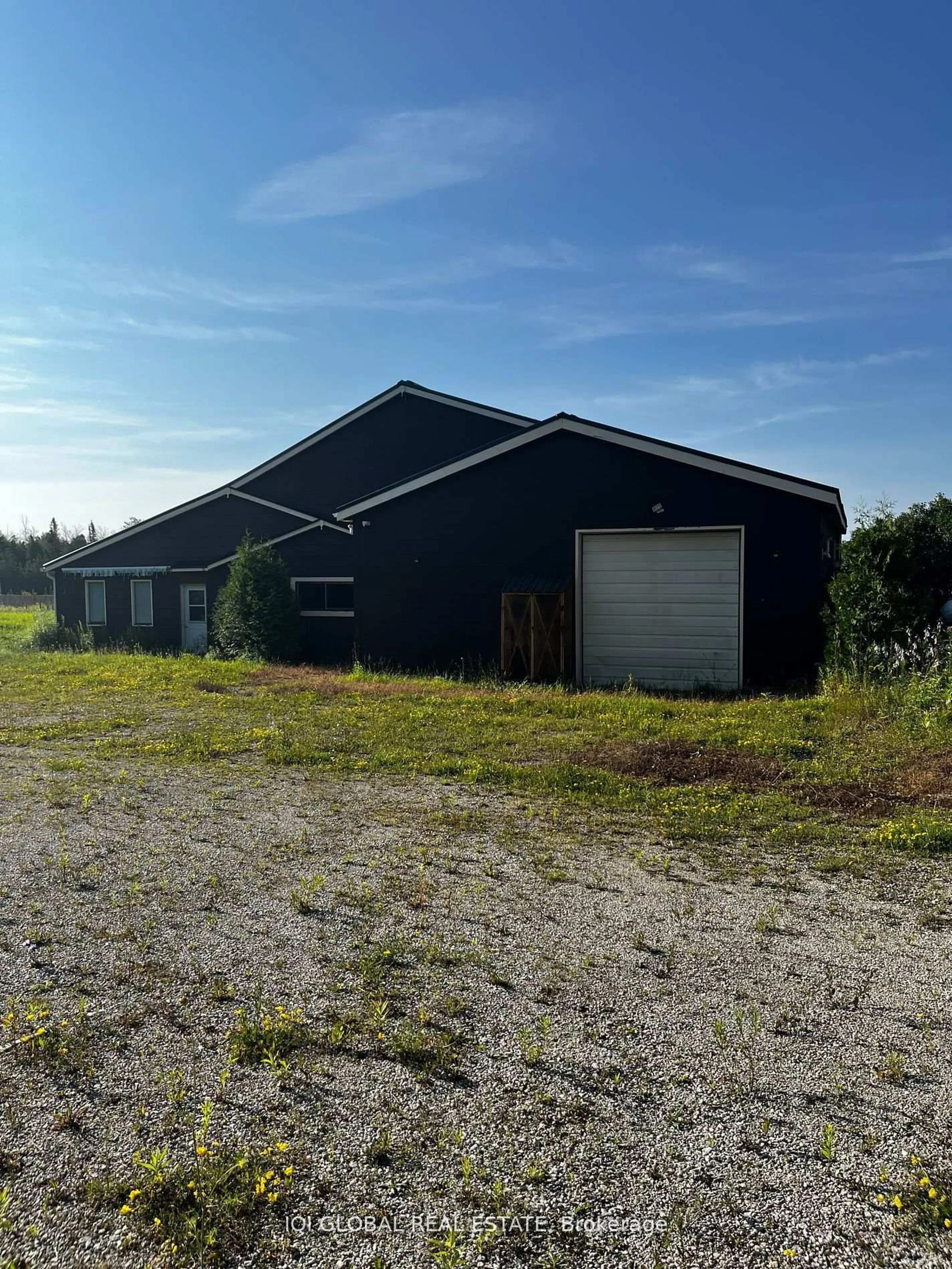 A pic from outside/outdoor area/front of a property/back of a property/a pic from drone, building for 625 Little Pike Bay Rd, Northern Bruce Peninsula Ontario N0H 1W0