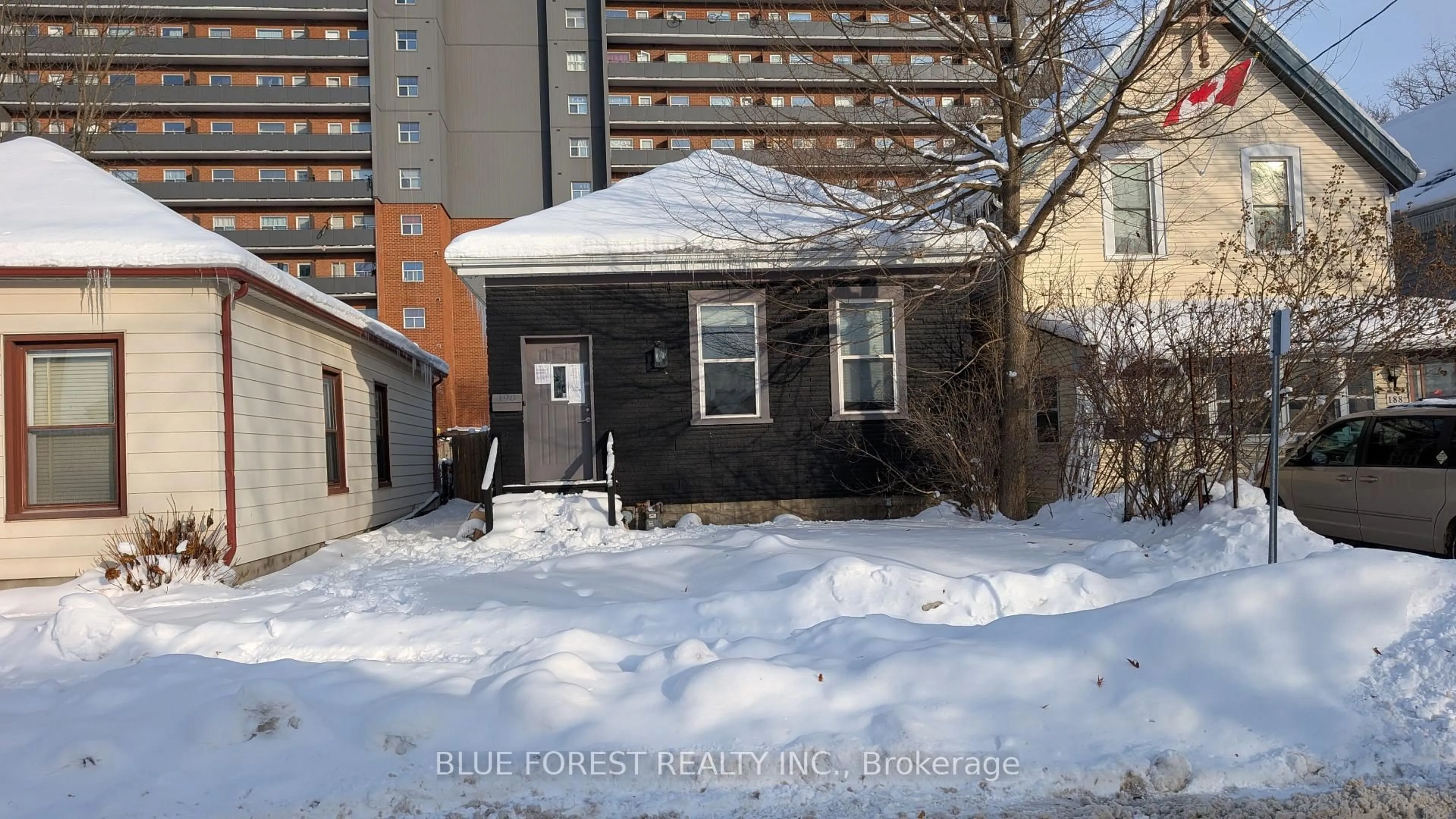 Patio, street for 190 Clarence St, London East Ontario N6B 2J7