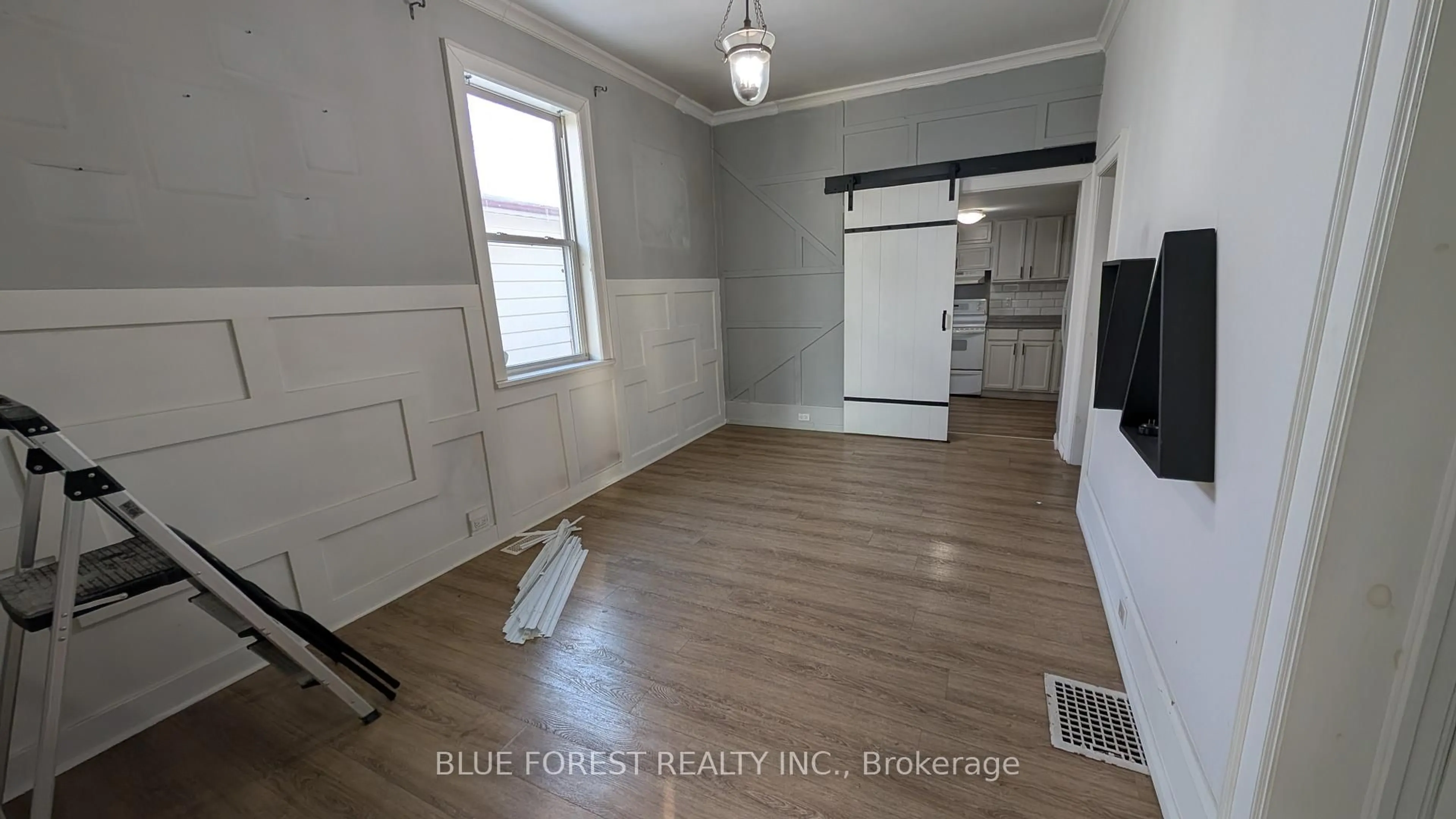 A pic of a room for 190 Clarence St, London East Ontario N6B 2J7